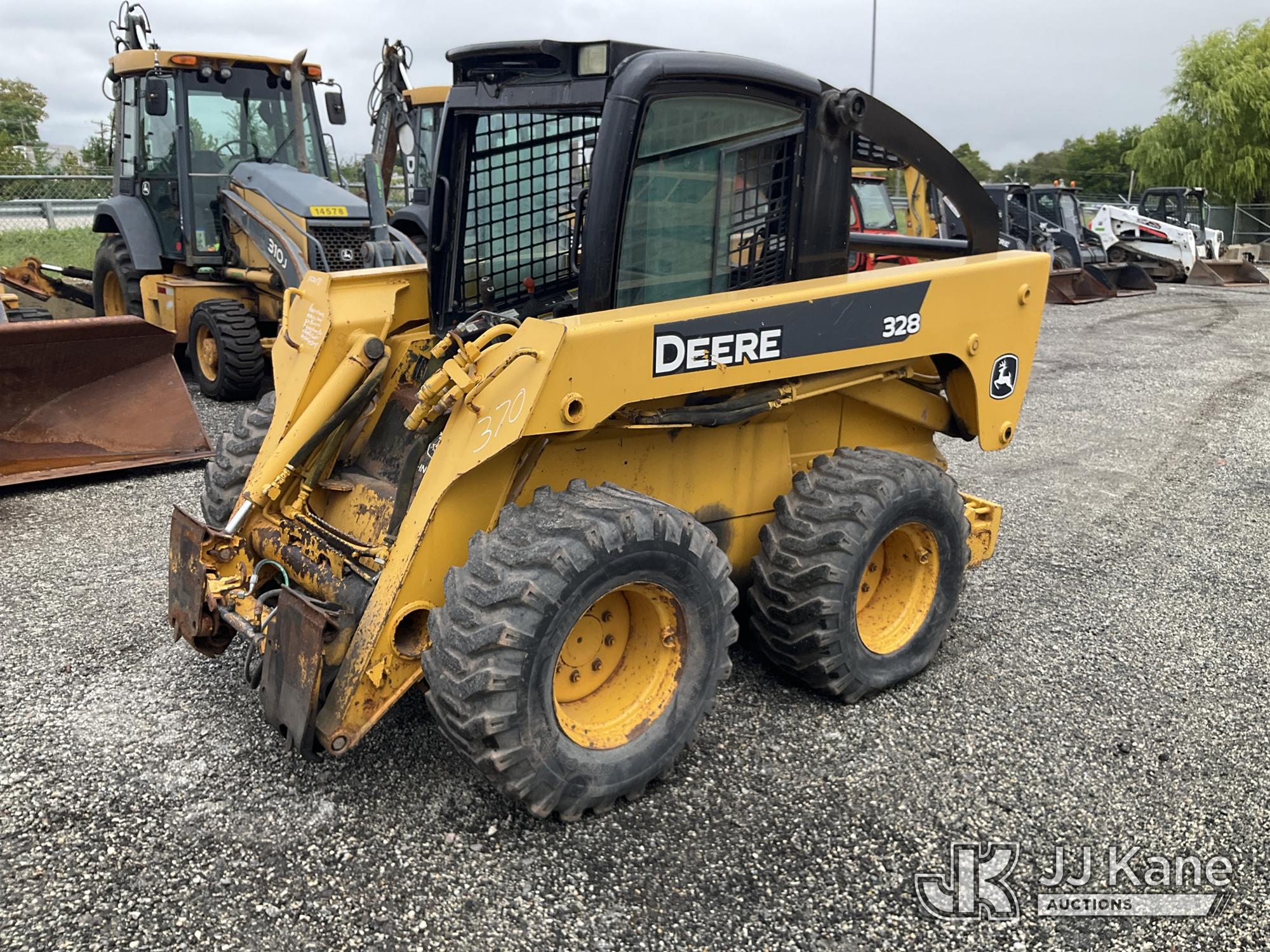Photo of 2005 John Deere 328