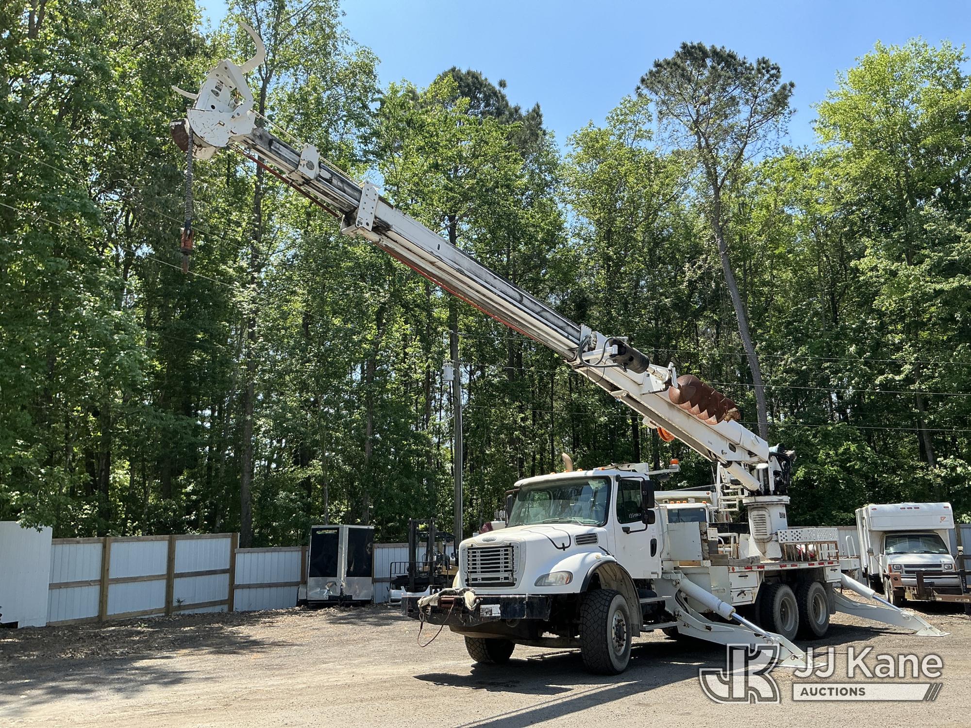 Photo of a 2009 Freightliner M2 112 6x6