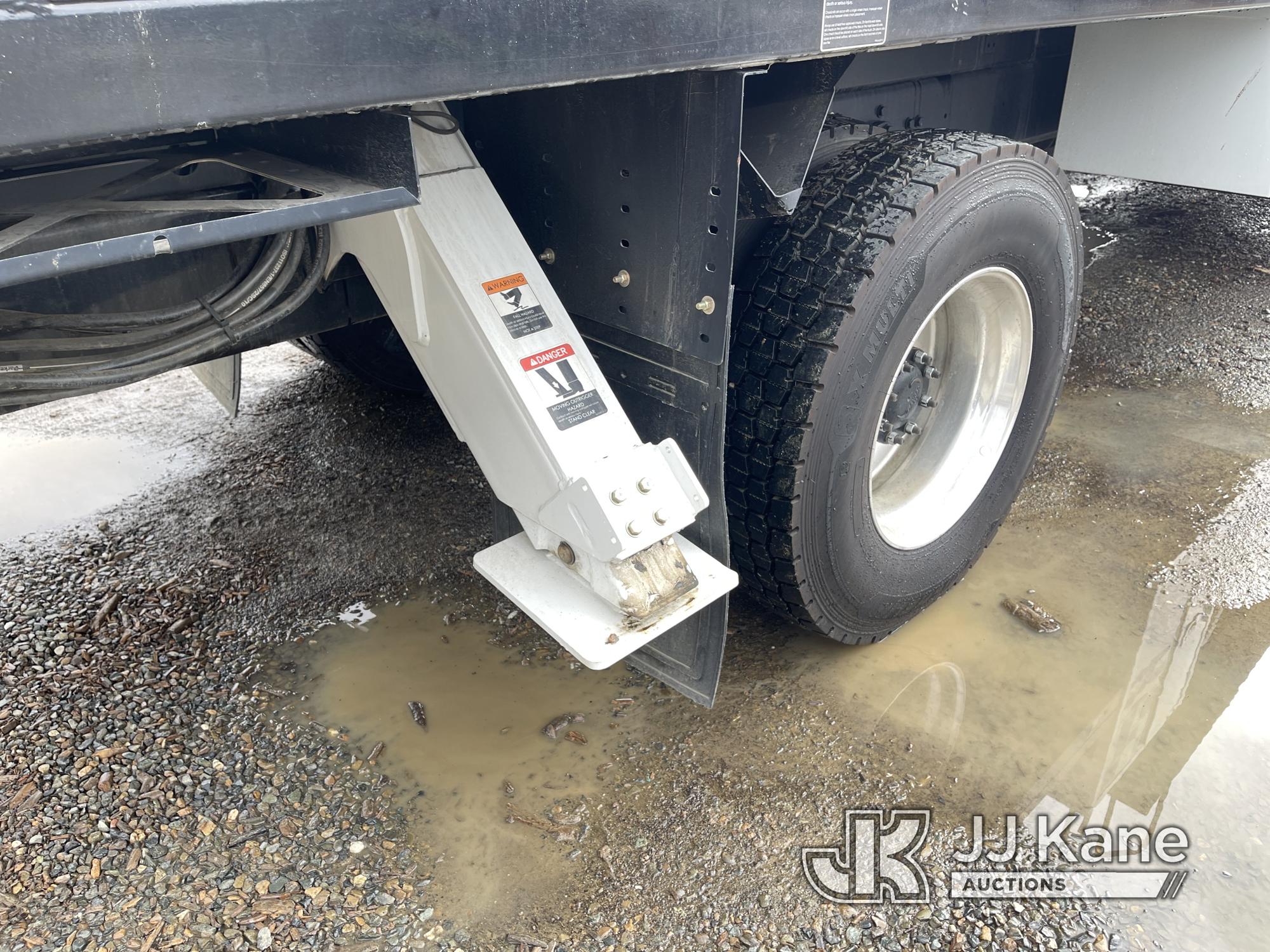 2019 Freightliner M2 106
