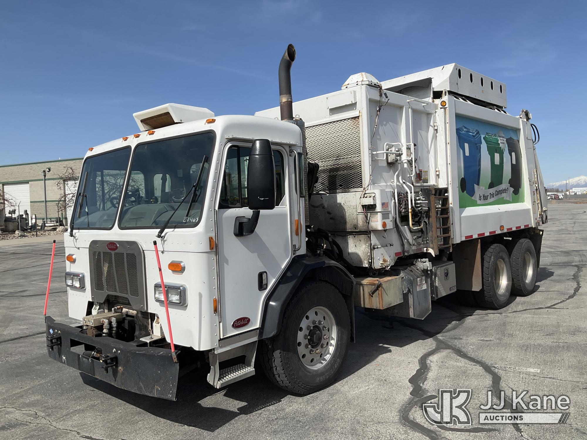 Photo of a 2015 Peterbilt 320