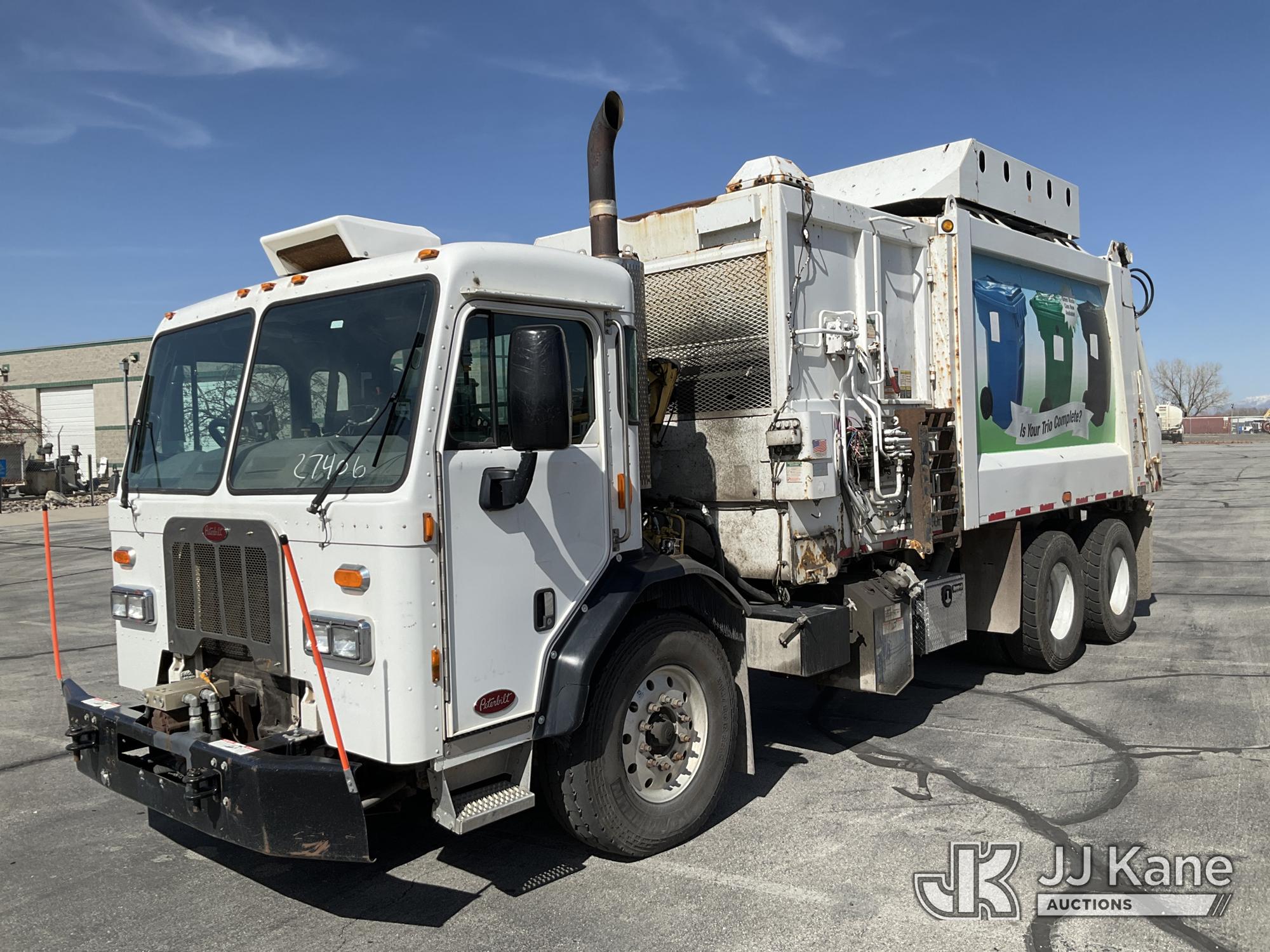 Photo of a 2015 Peterbilt 320