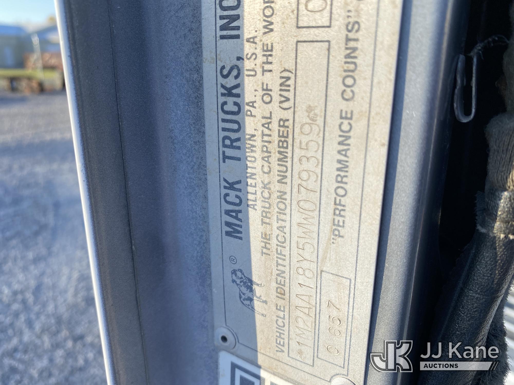 1998 Mack CH613