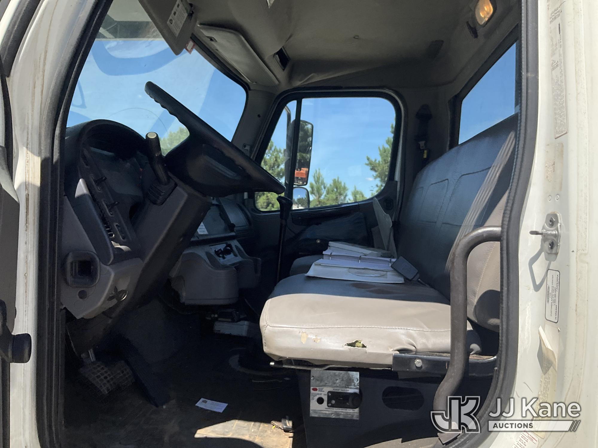 2013 Freightliner M2 106 4X4