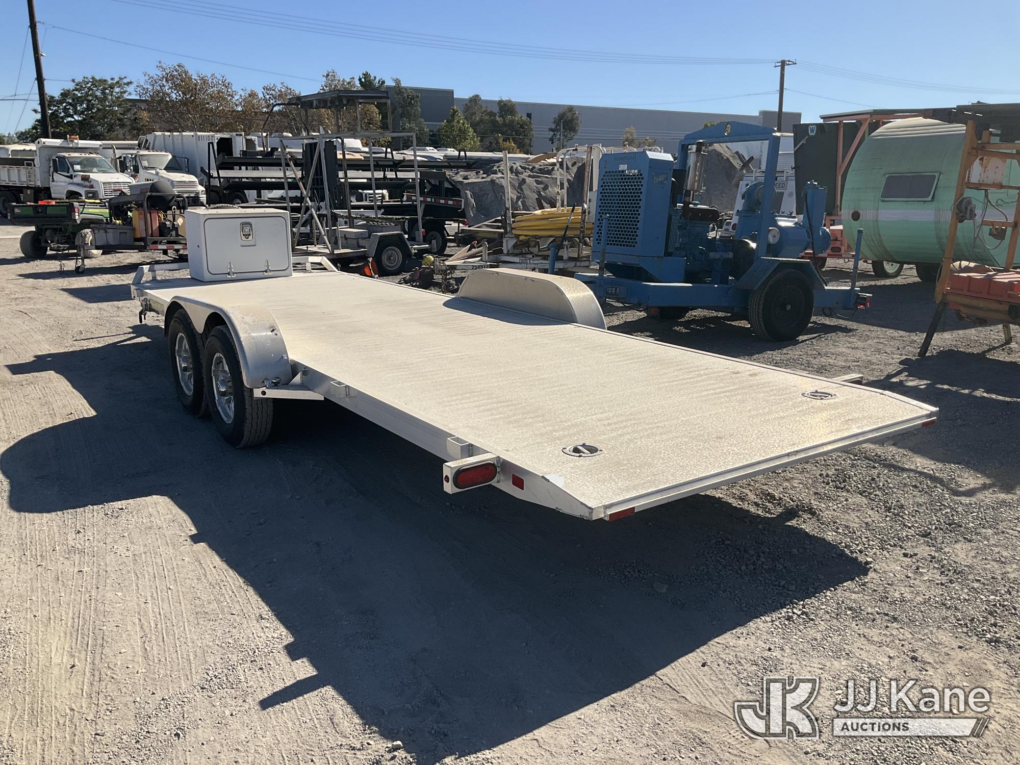 2025 Aluma 8220H TILT