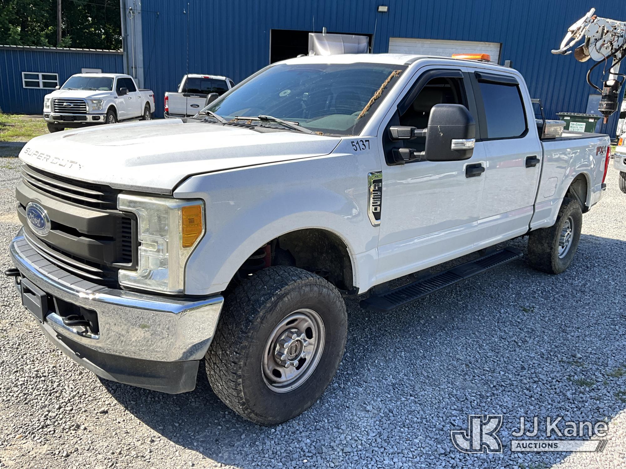 2017 Ford F250 4x4 Crew-Cab Pickup Truck