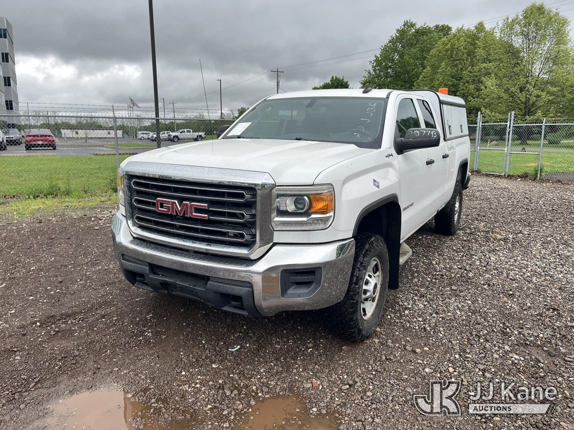 2016 GMC Sierra 2500HD 4x4 Extended-Cab Pickup Truck