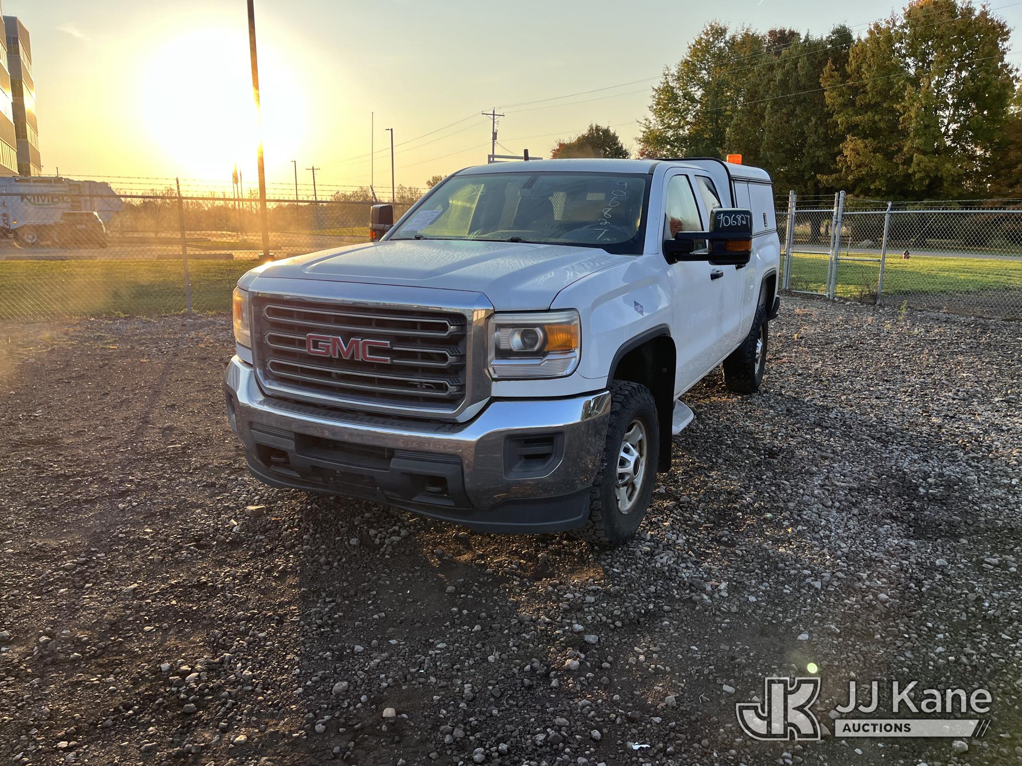 2015 GMC Sierra 2500HD Extended-Cab Pickup Truck (1568260)