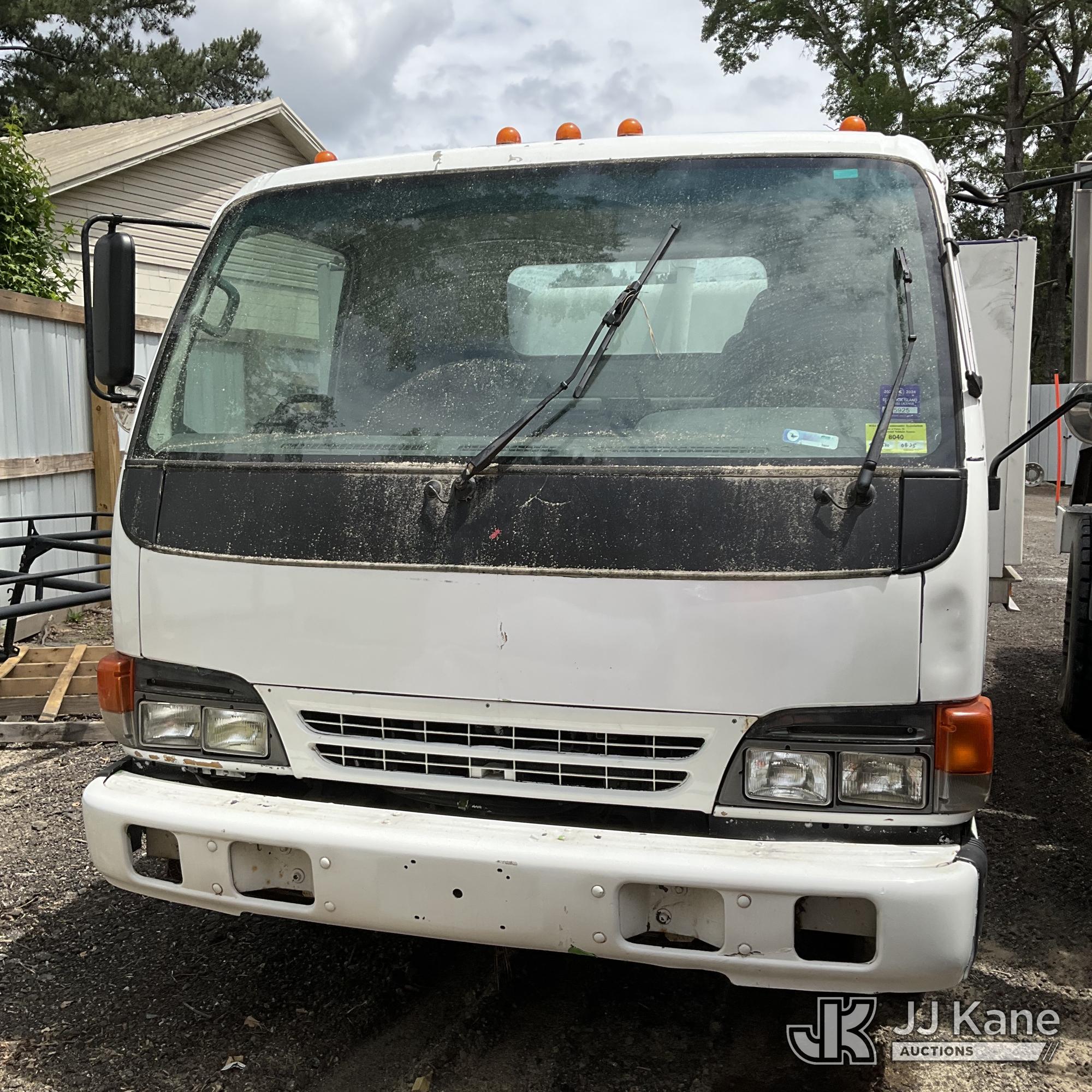 Photo of a 2004 Isuzu NPR