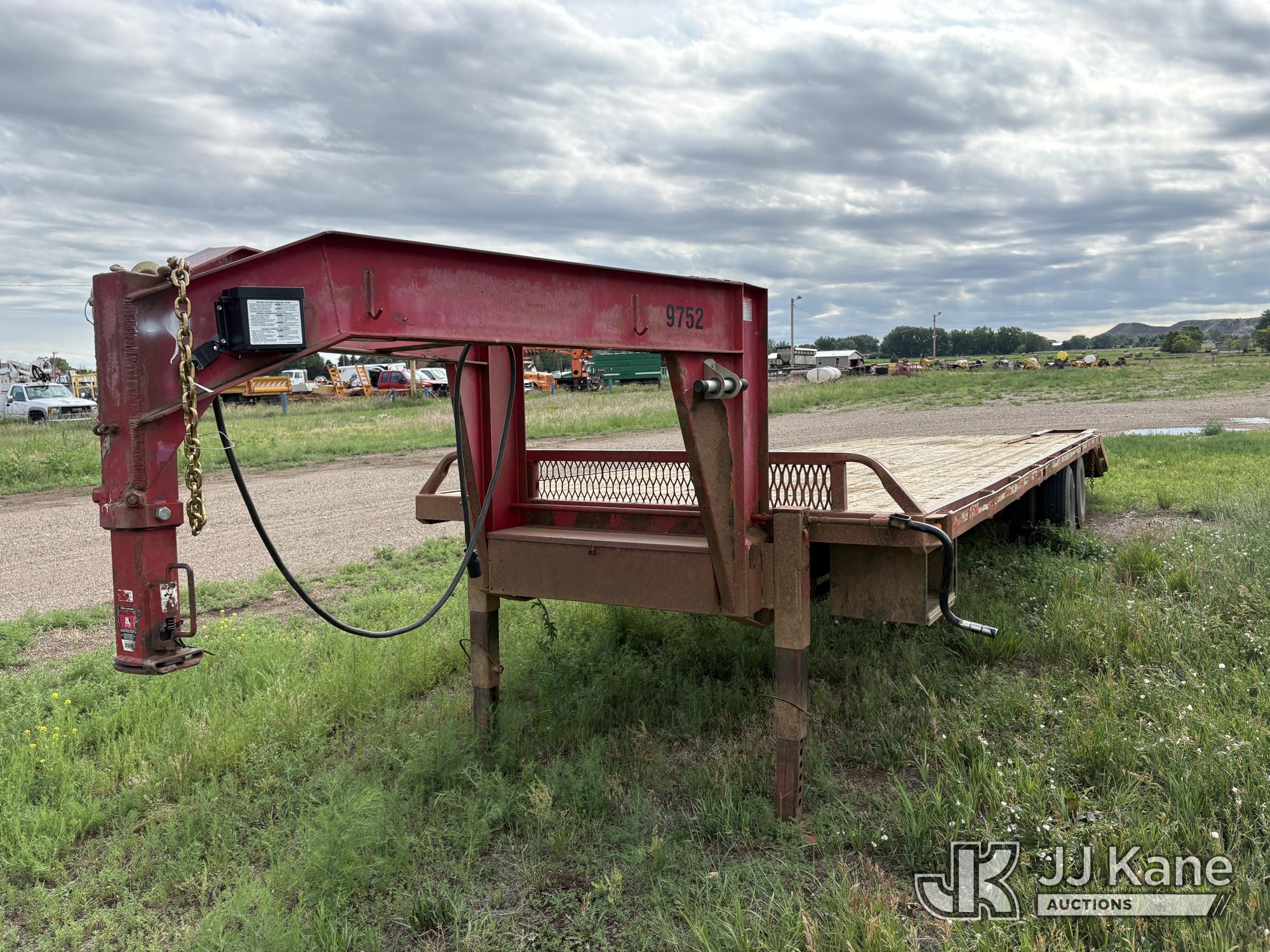 2000 SCW 8X32 Gooseneck Tagalong Trailer