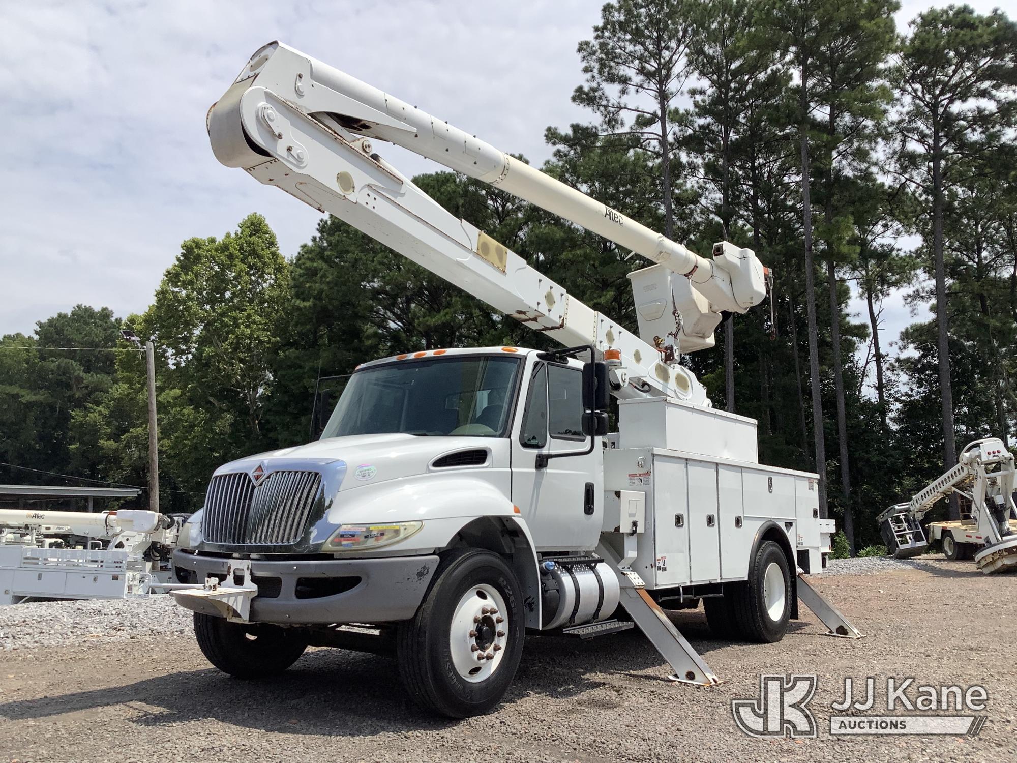Altec AA55-MH, Material Handling Bucket Truck rear mounted on 2017 International DuraStar 4300 Utility Truck
