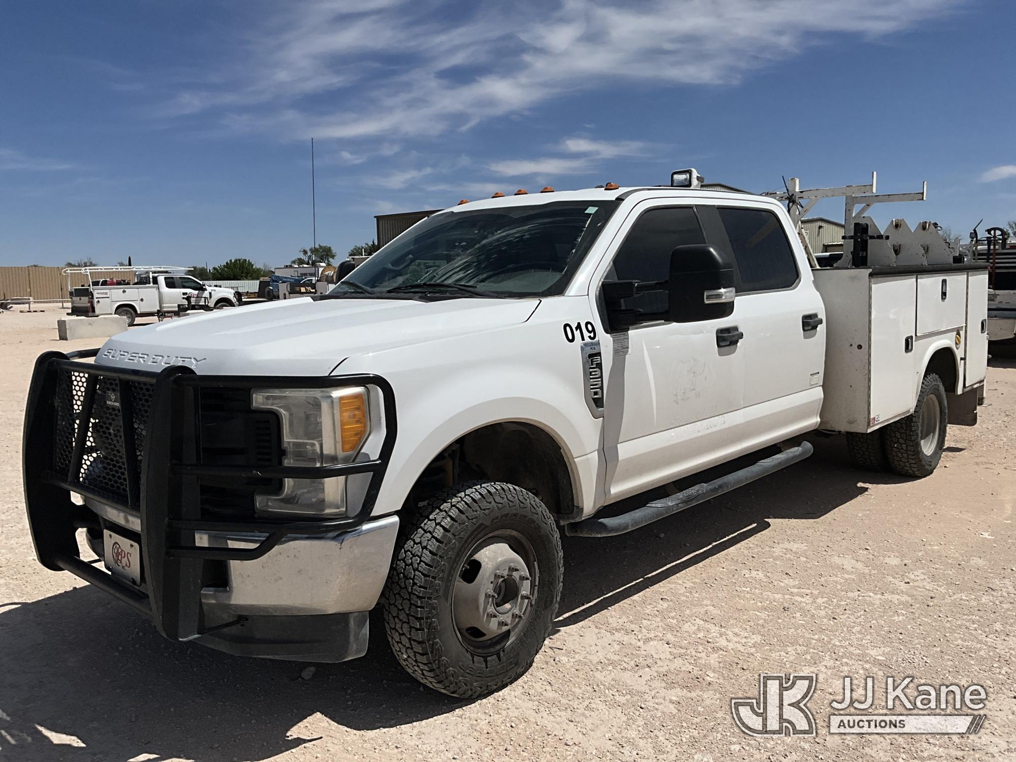 Photo of a 2019 Ford F350 4x4