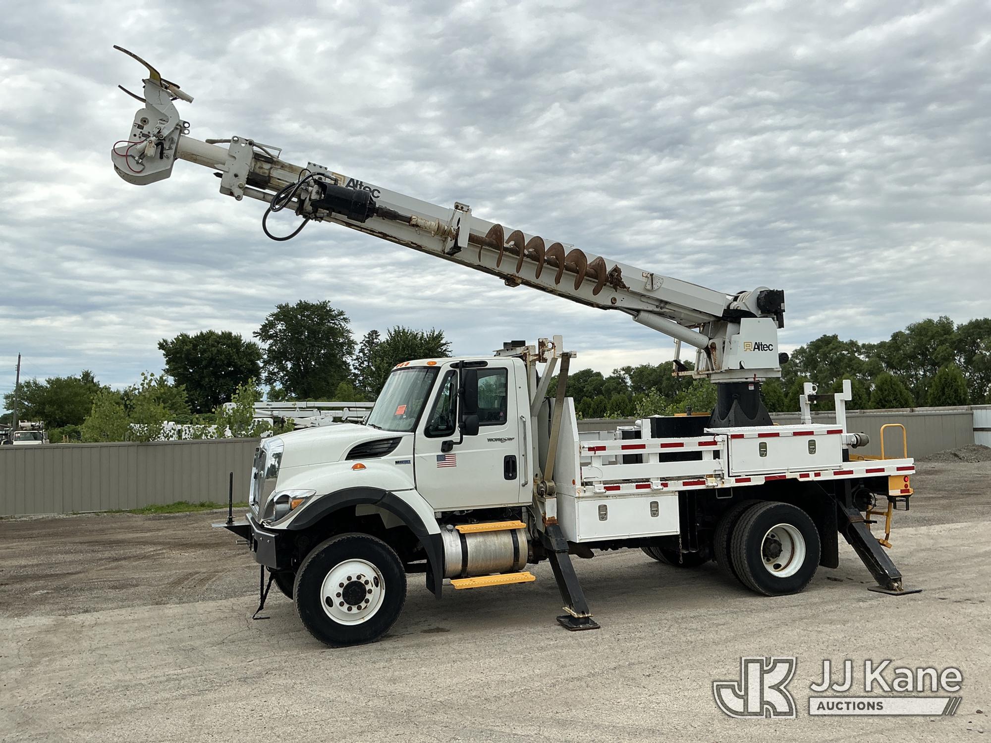 Photo of a 2015 International 7400