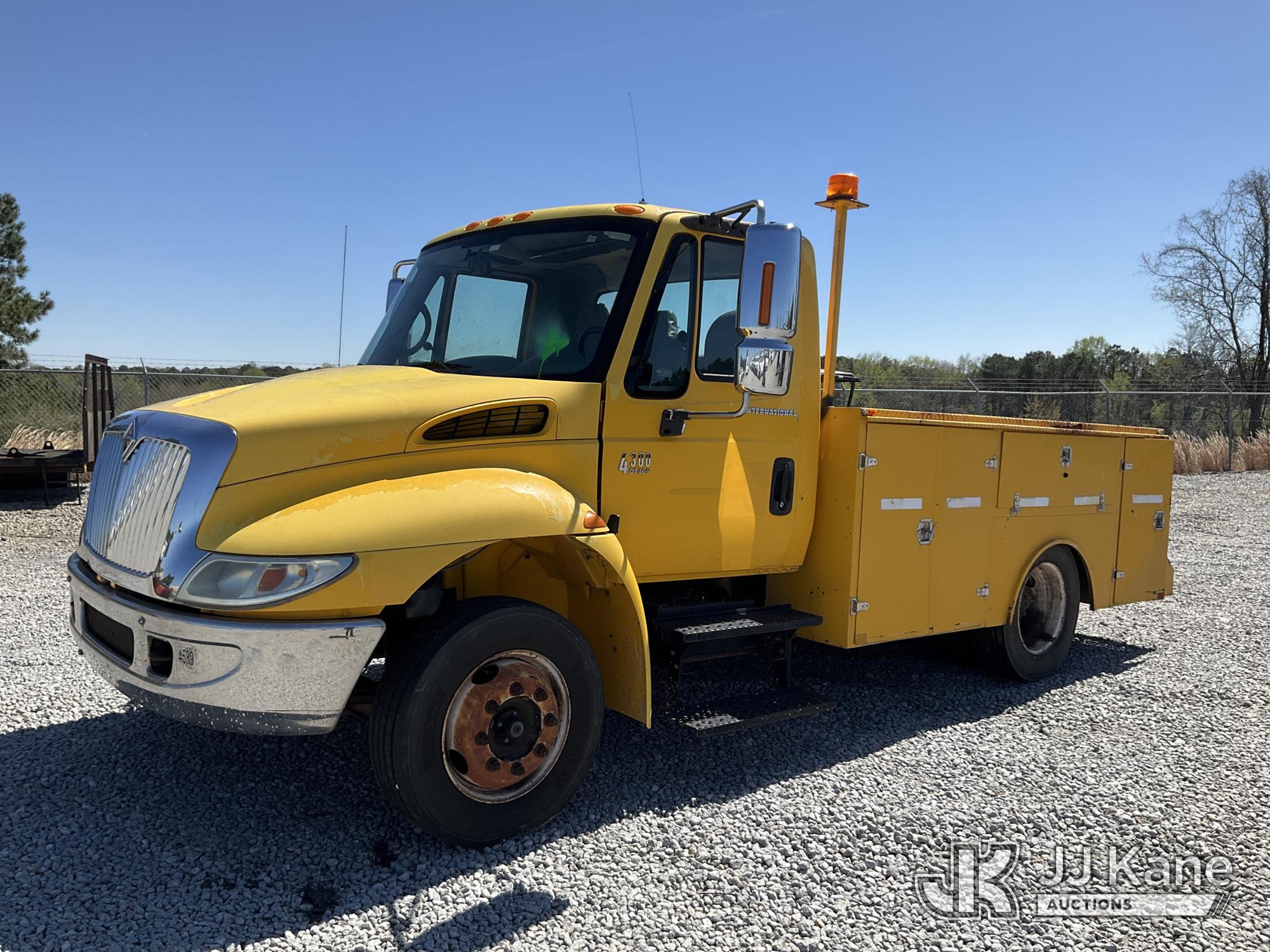Photo of a 2002 International 4300