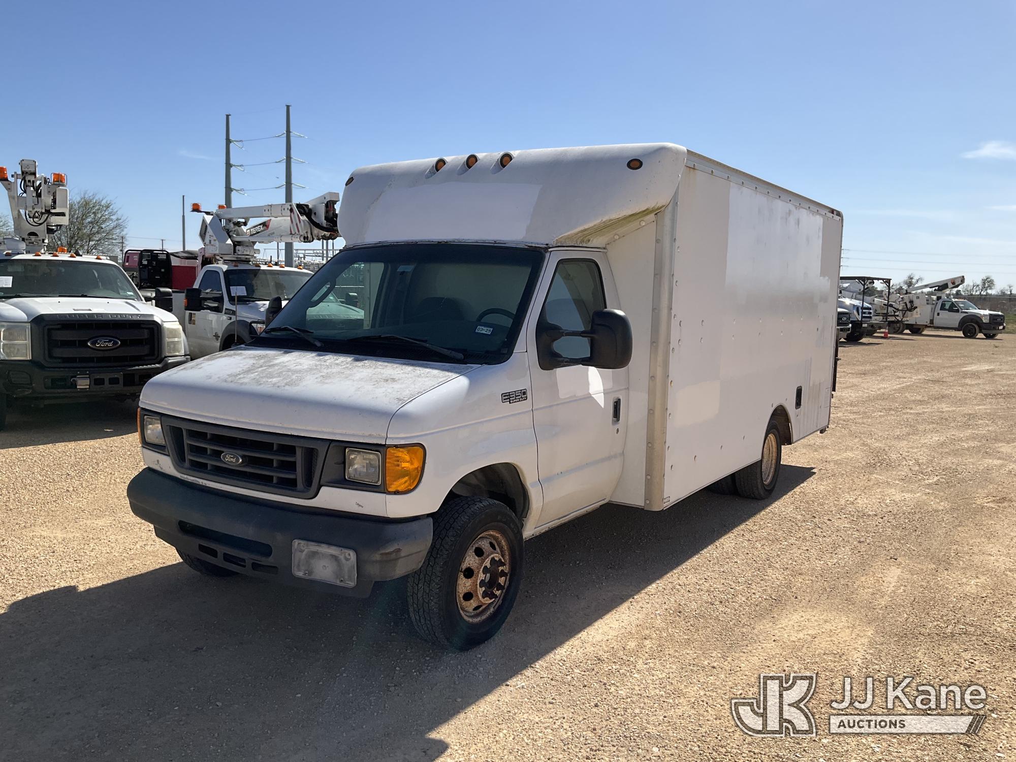 Photo of a 2005 Ford E-350