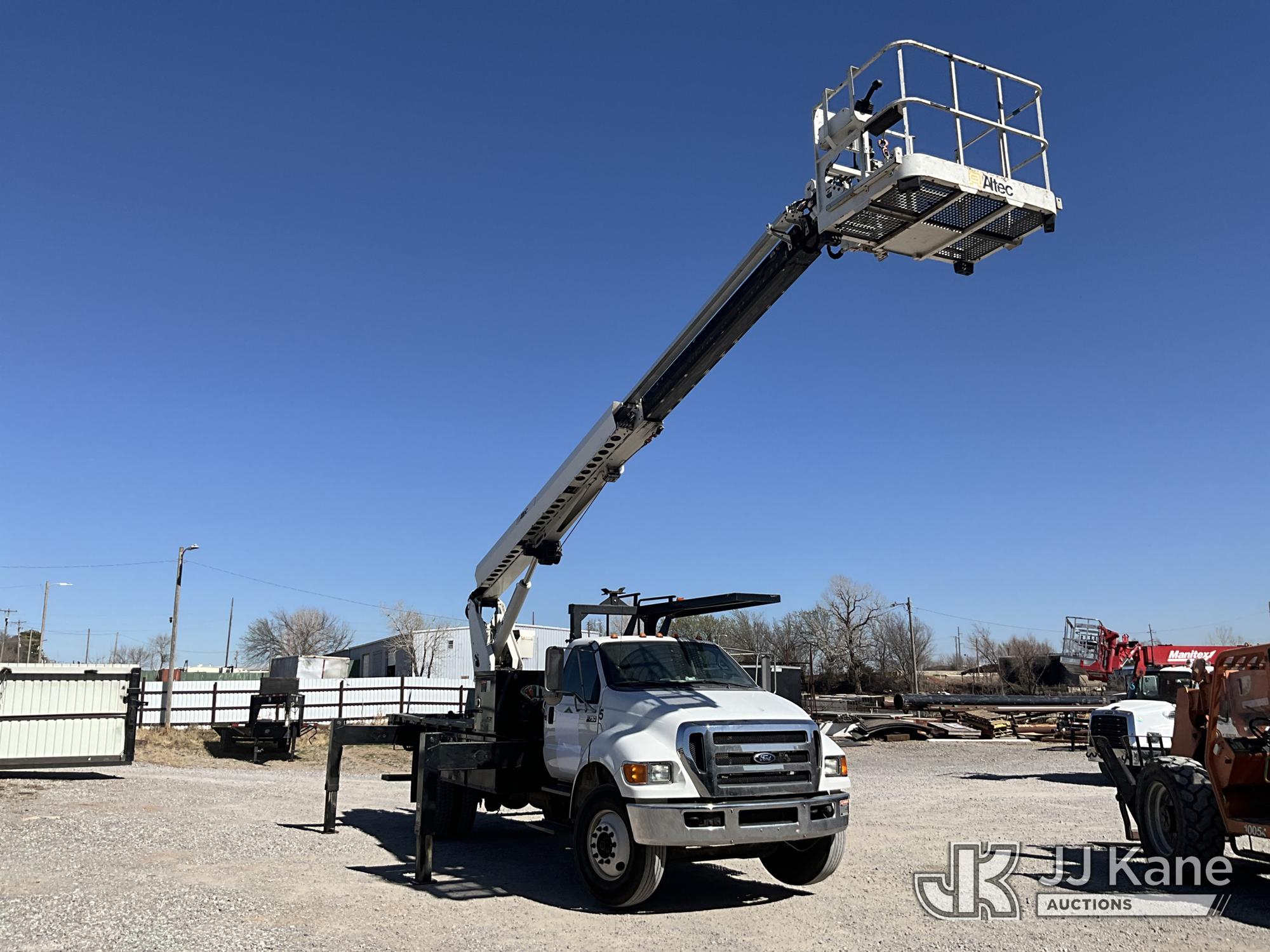 Wedge truckとxy Altec LS63 Telescopic Non-Insulated Sign Crane/Platform Lift On