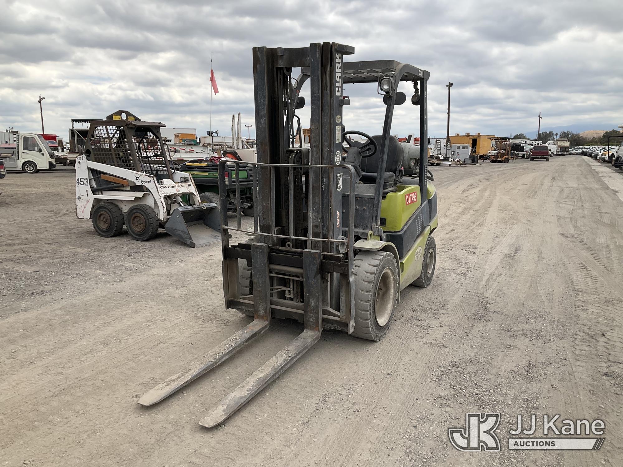 Photo of a 2016 Clark C30L