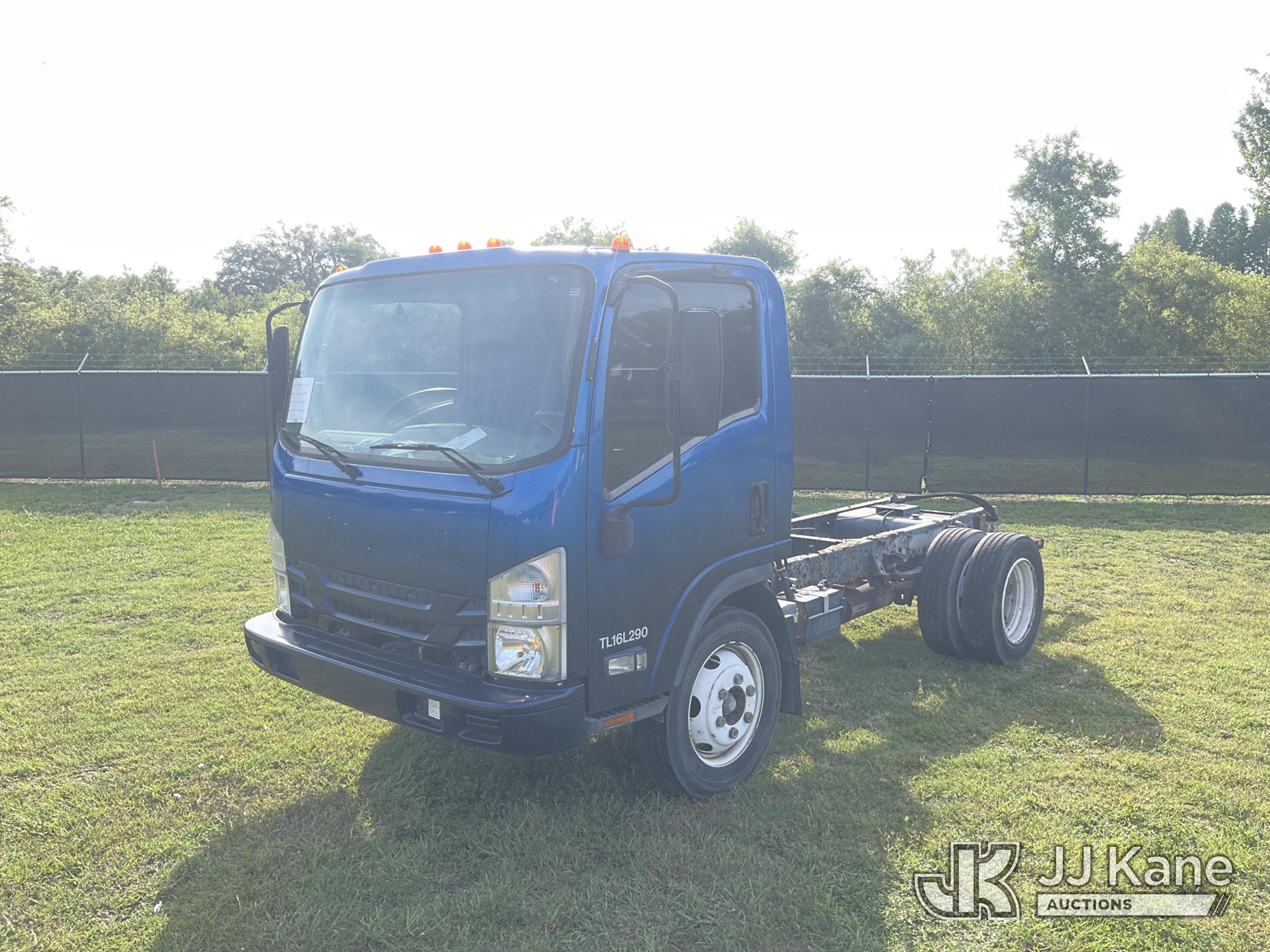 Photo of a 2016 Isuzu NPR HD