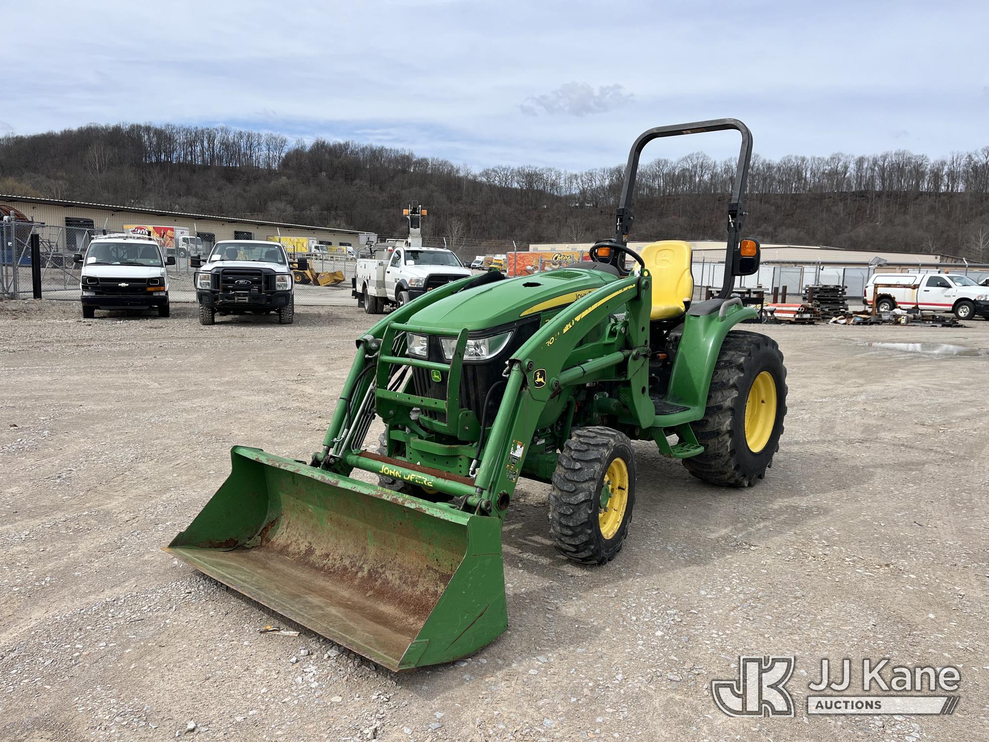  John Deere 3033R