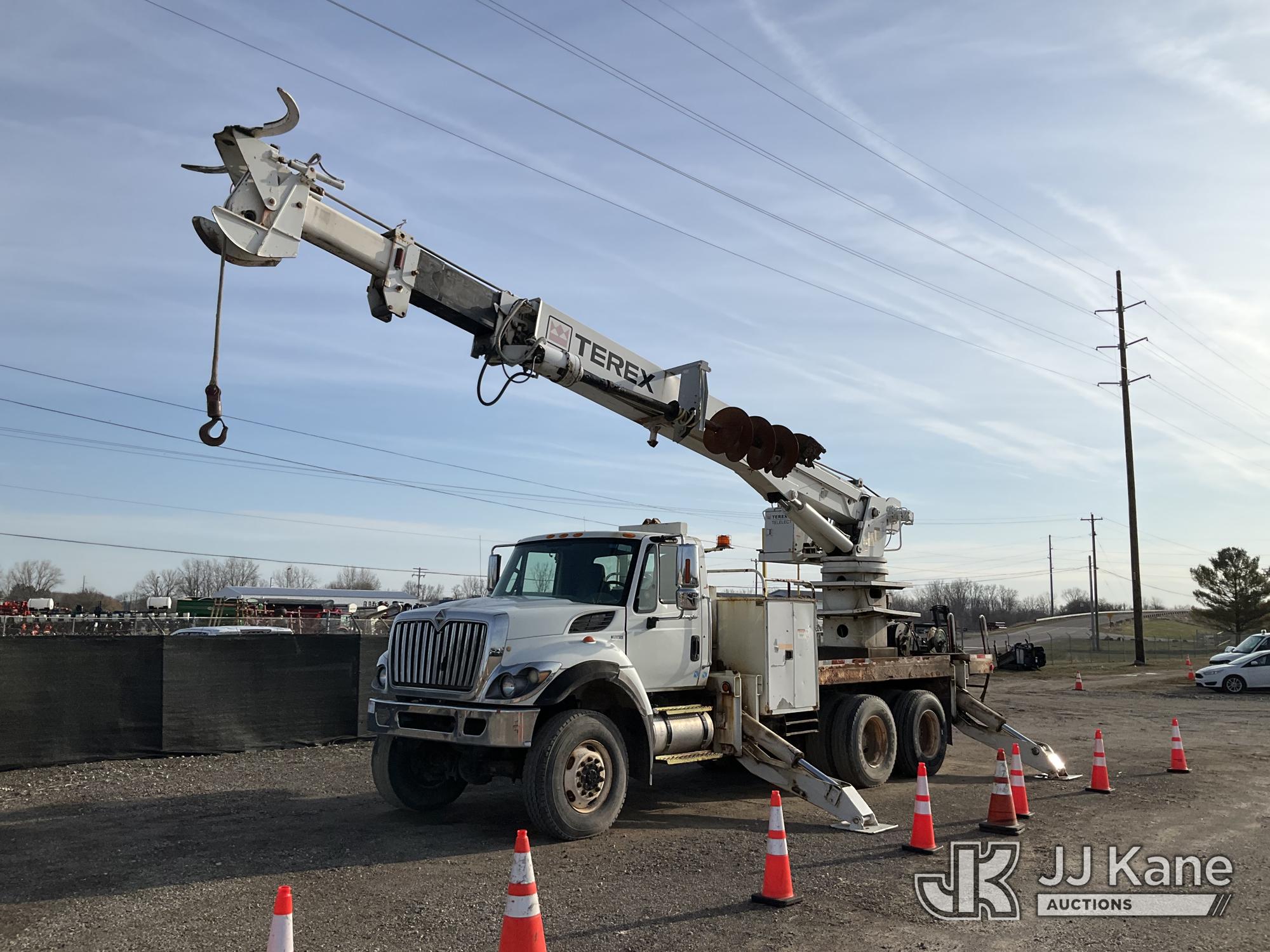 Photo of a 2012 International 7400