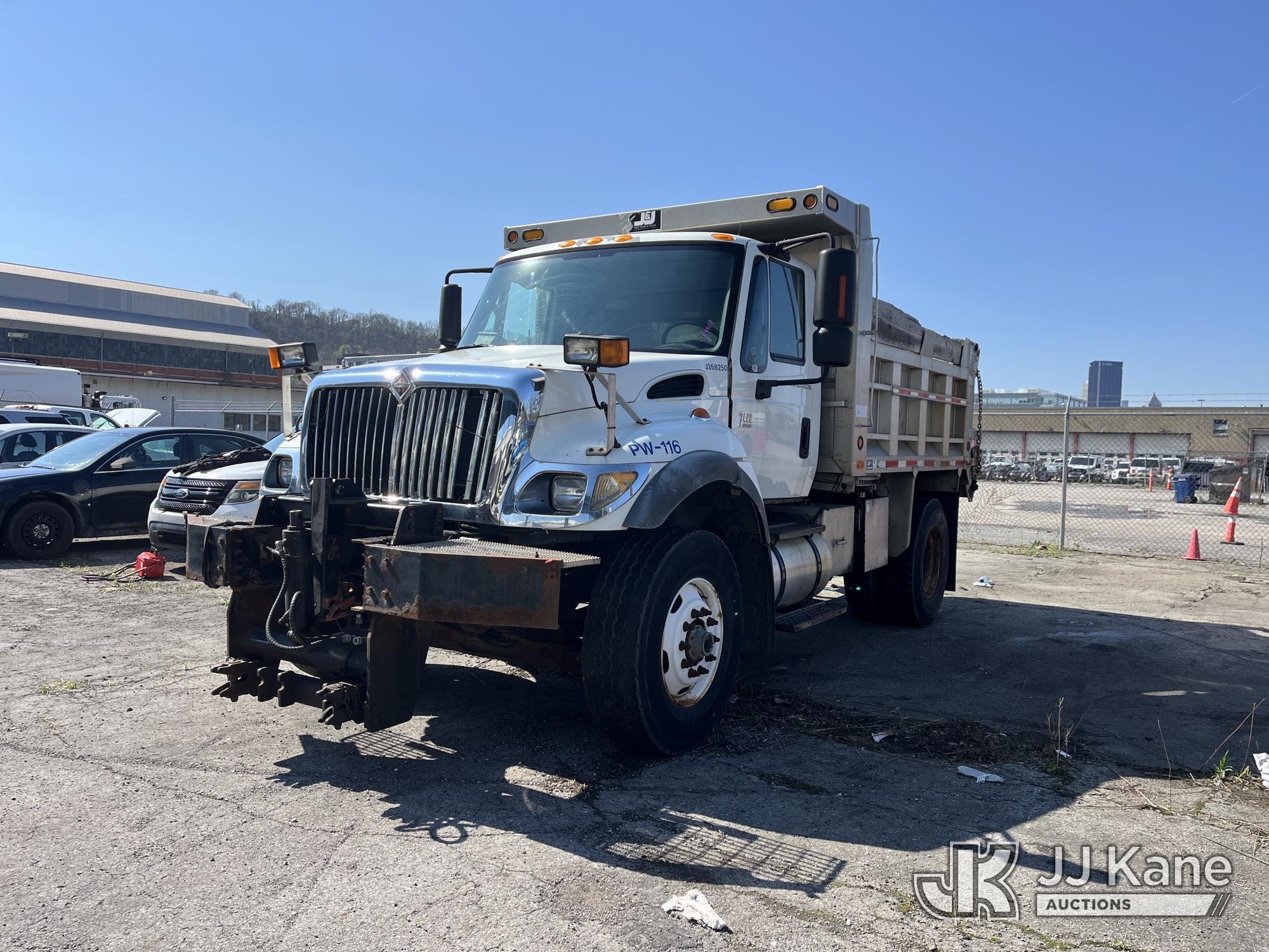 Photo of a 2006 International 7400