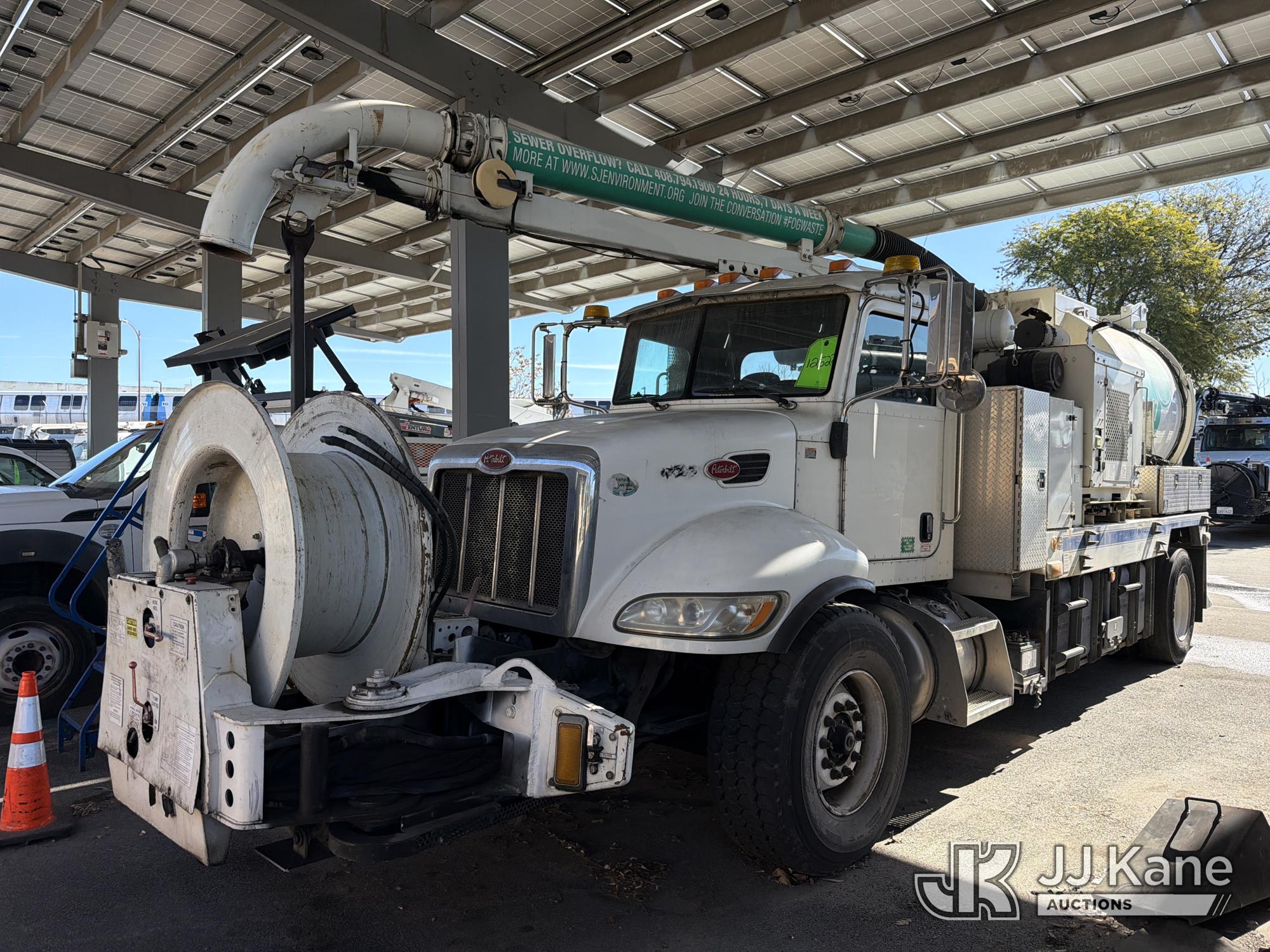 Photo of a 2009 Peterbilt 340