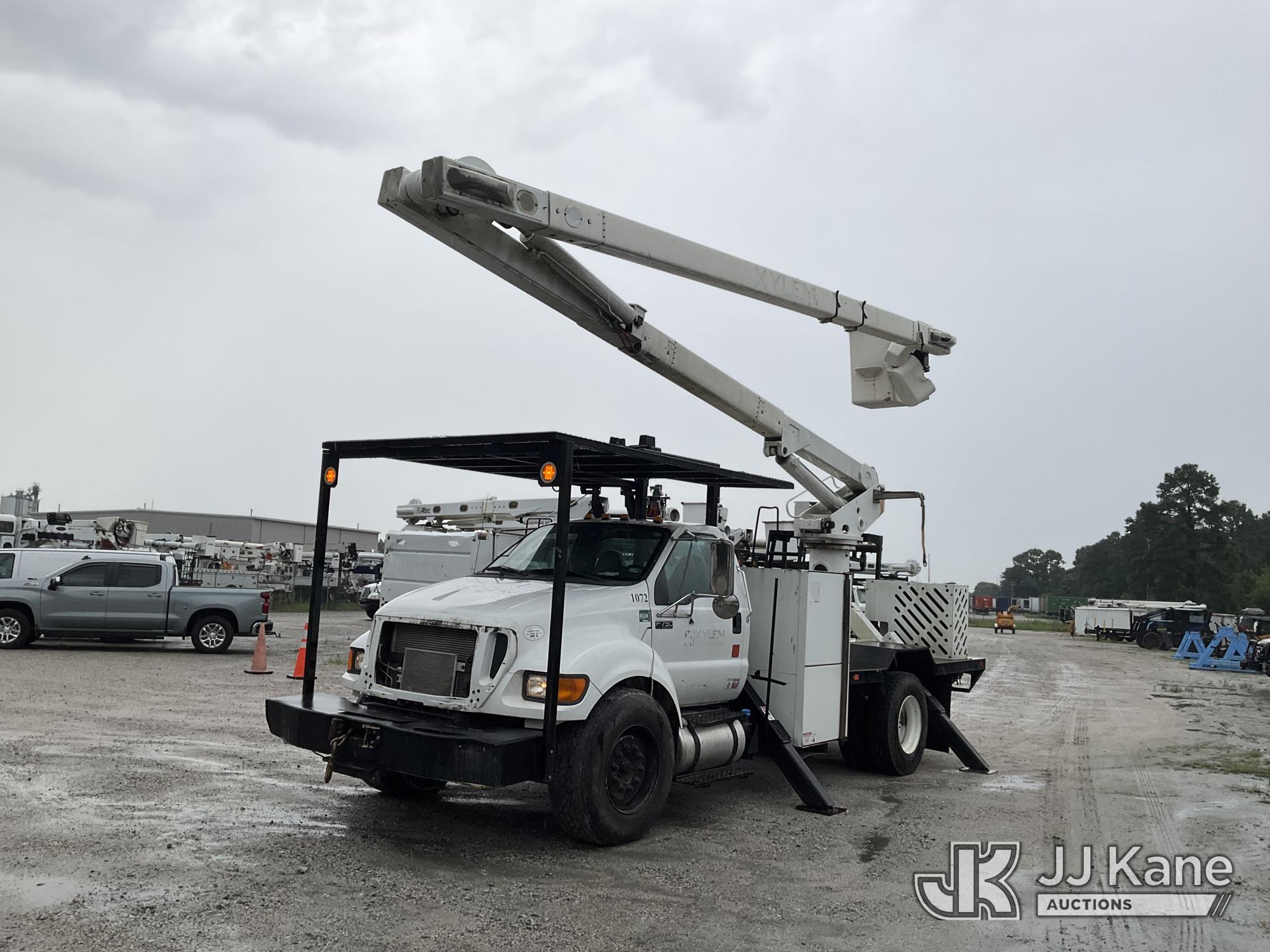 Terex XTPRO60, Over-Center Bucket Truck rear mounted on 2015 Ford F750 Flatbed/Utility Truck