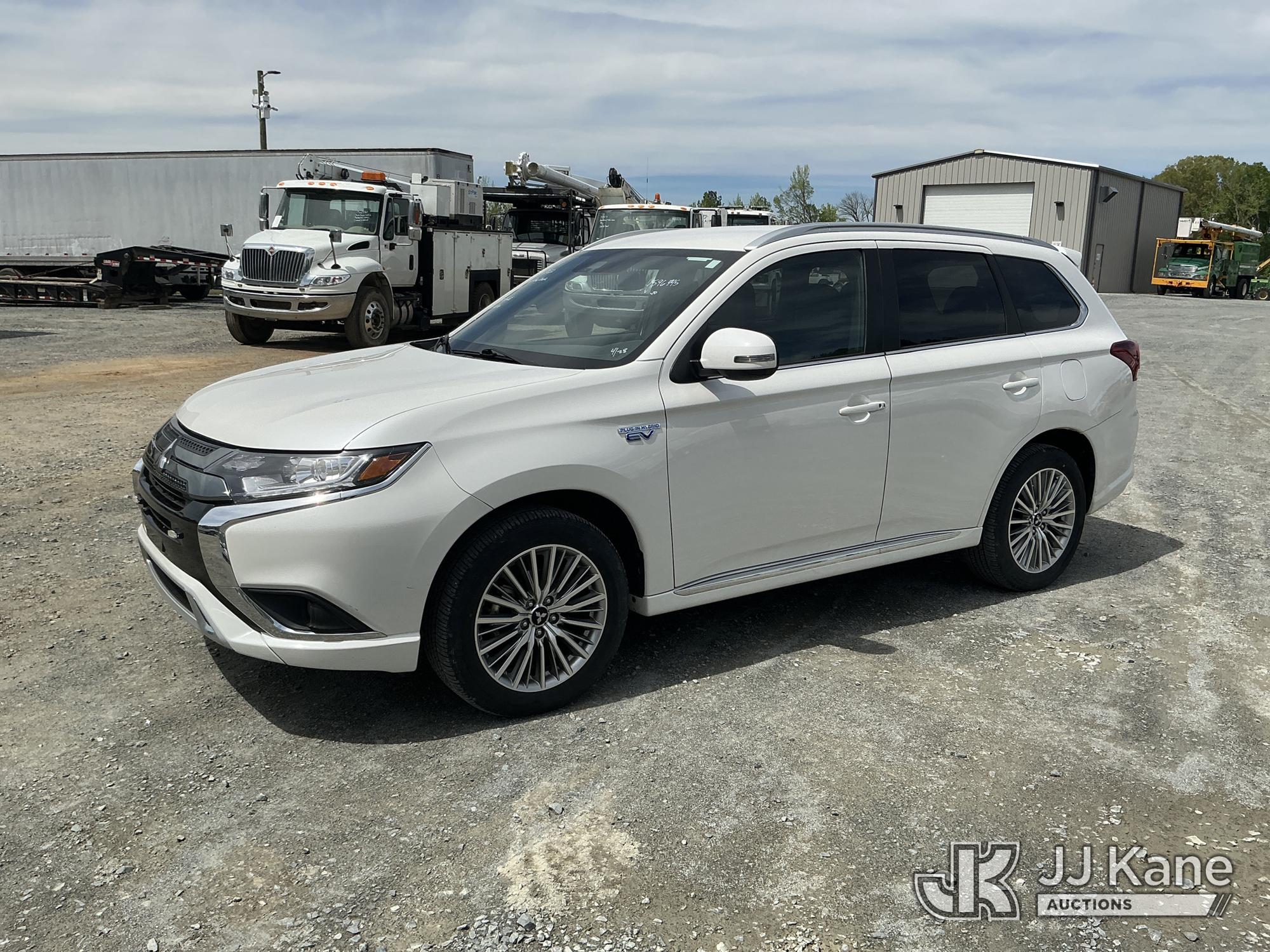 Photo of a 2022 Mitsubishi Outlander PHEV