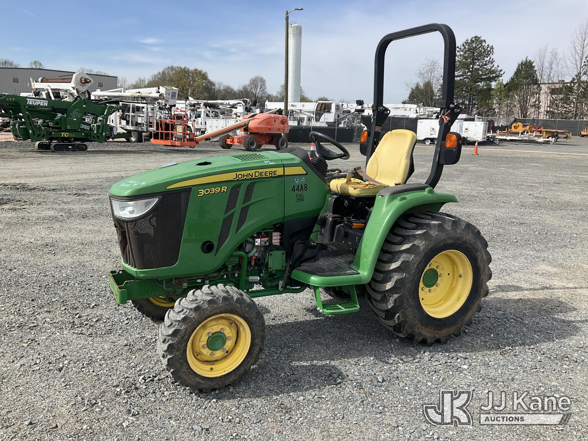  John Deere 3039R