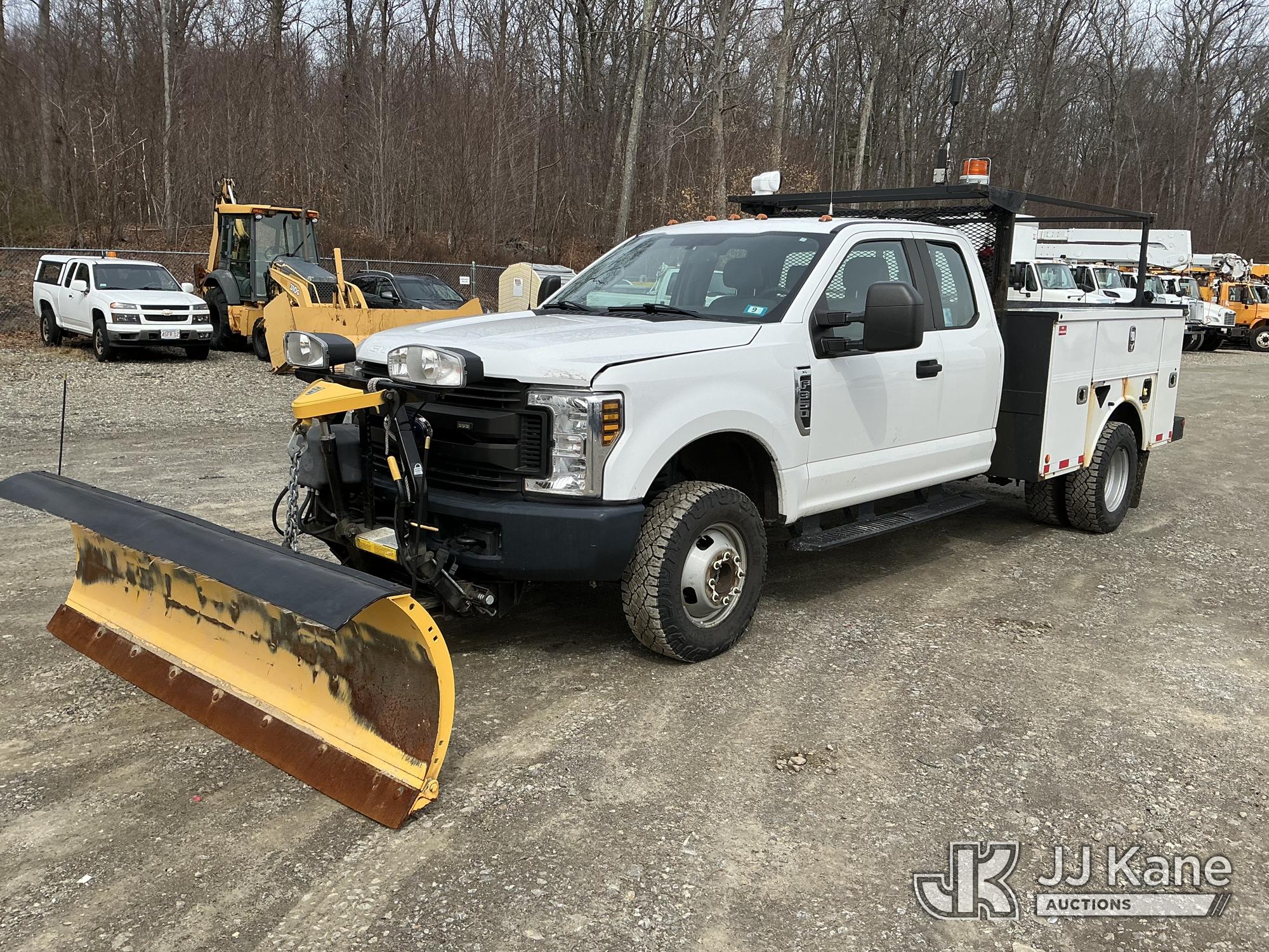 Photo of a 2018 Ford F-350 SD