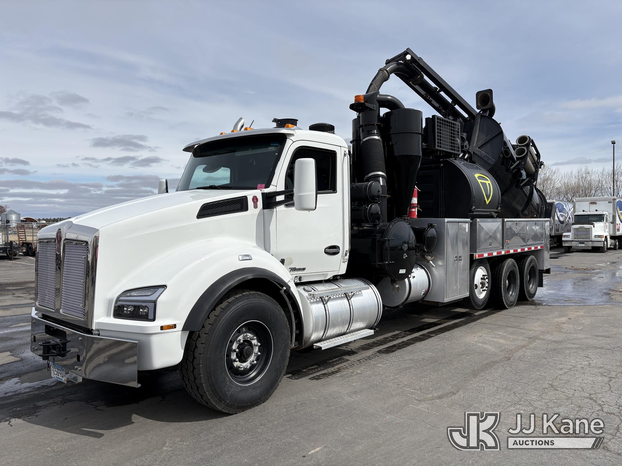 Photo of a 2021 Kenworth T880