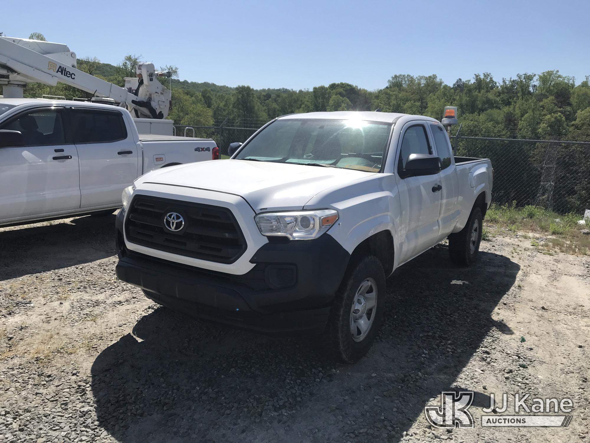 Photo of a 2016 Toyota Tacoma 4x4