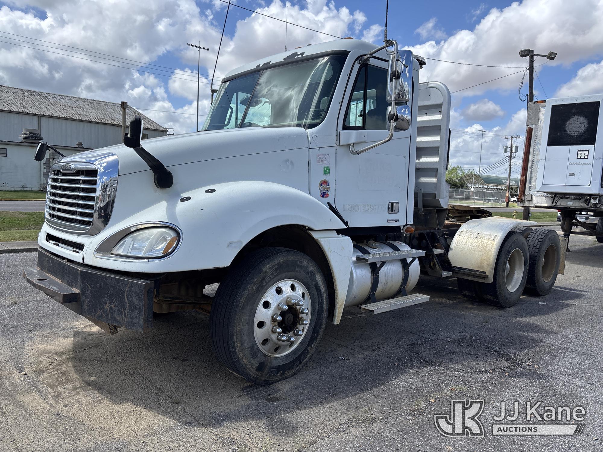 Photo of a 2006 Freightliner Columbia 120