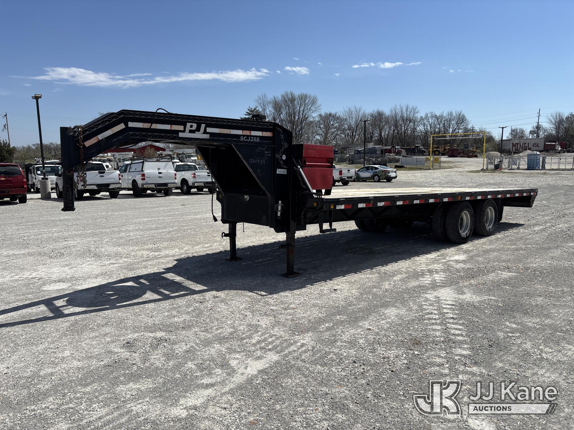 Photo of a 2011 Pj Trailers FD242