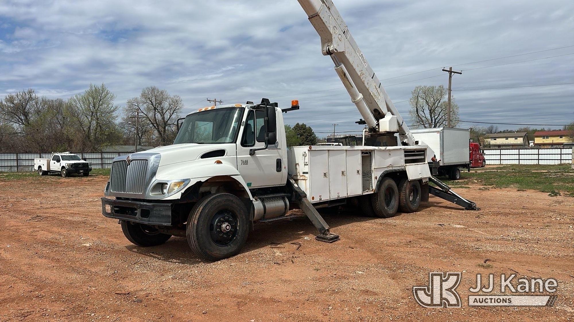 Photo of a 2006 International 7400