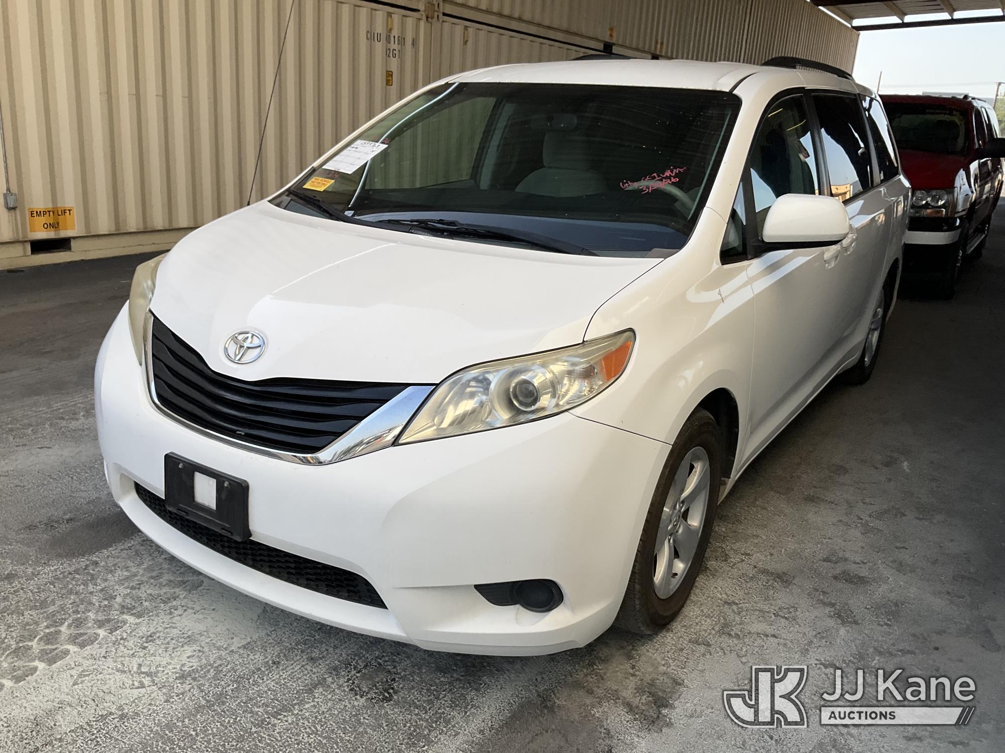 Photo of a 2014 Toyota Sienna