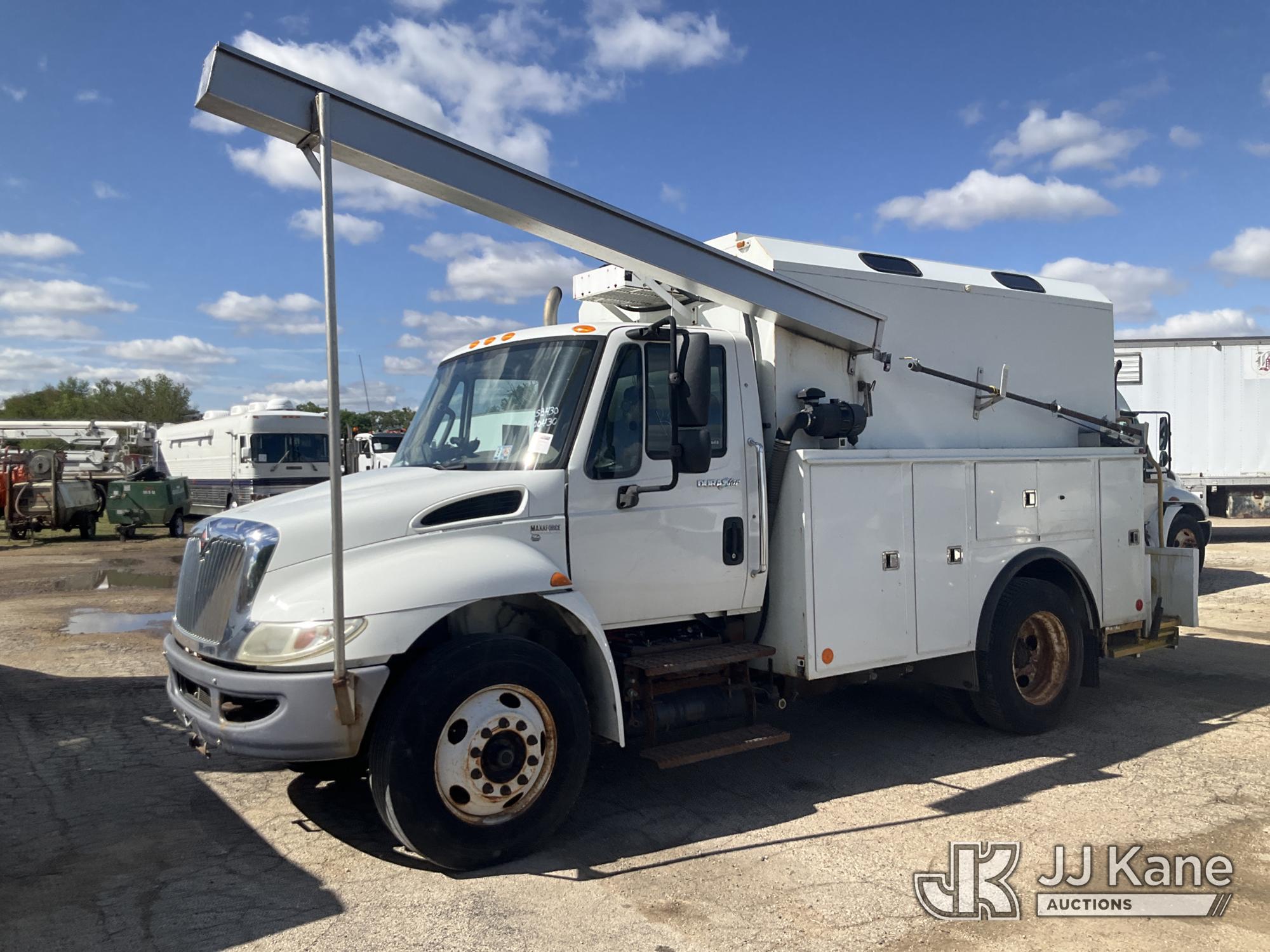 Photo of a 2014 International DuraStar 4300