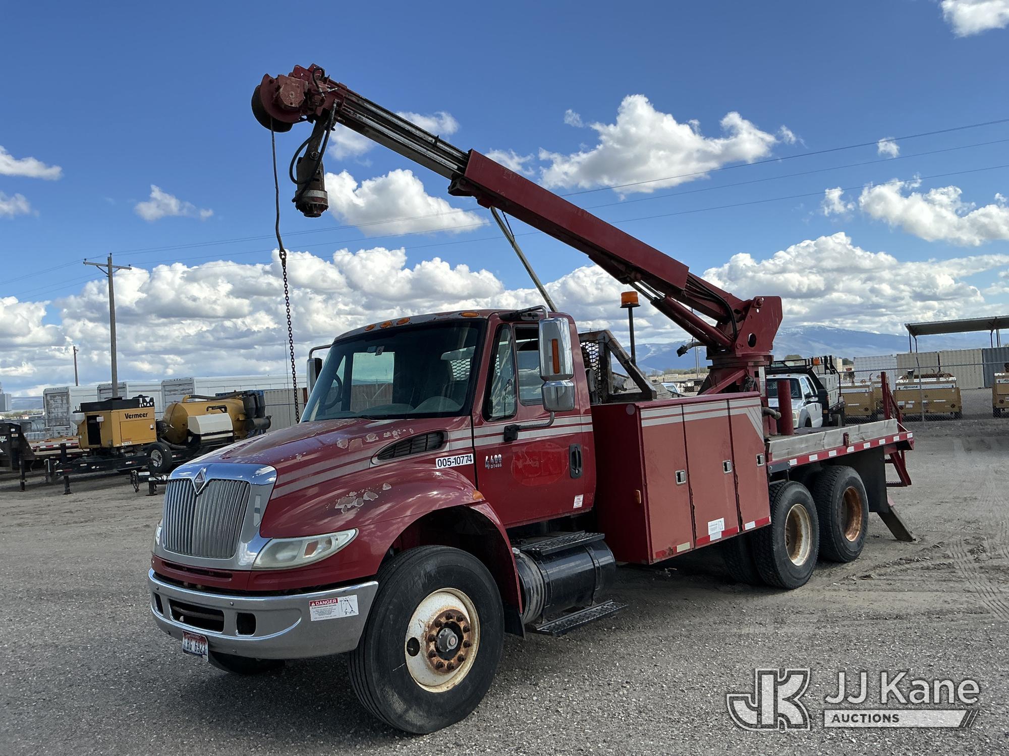 Photo of a 2005 International 4400
