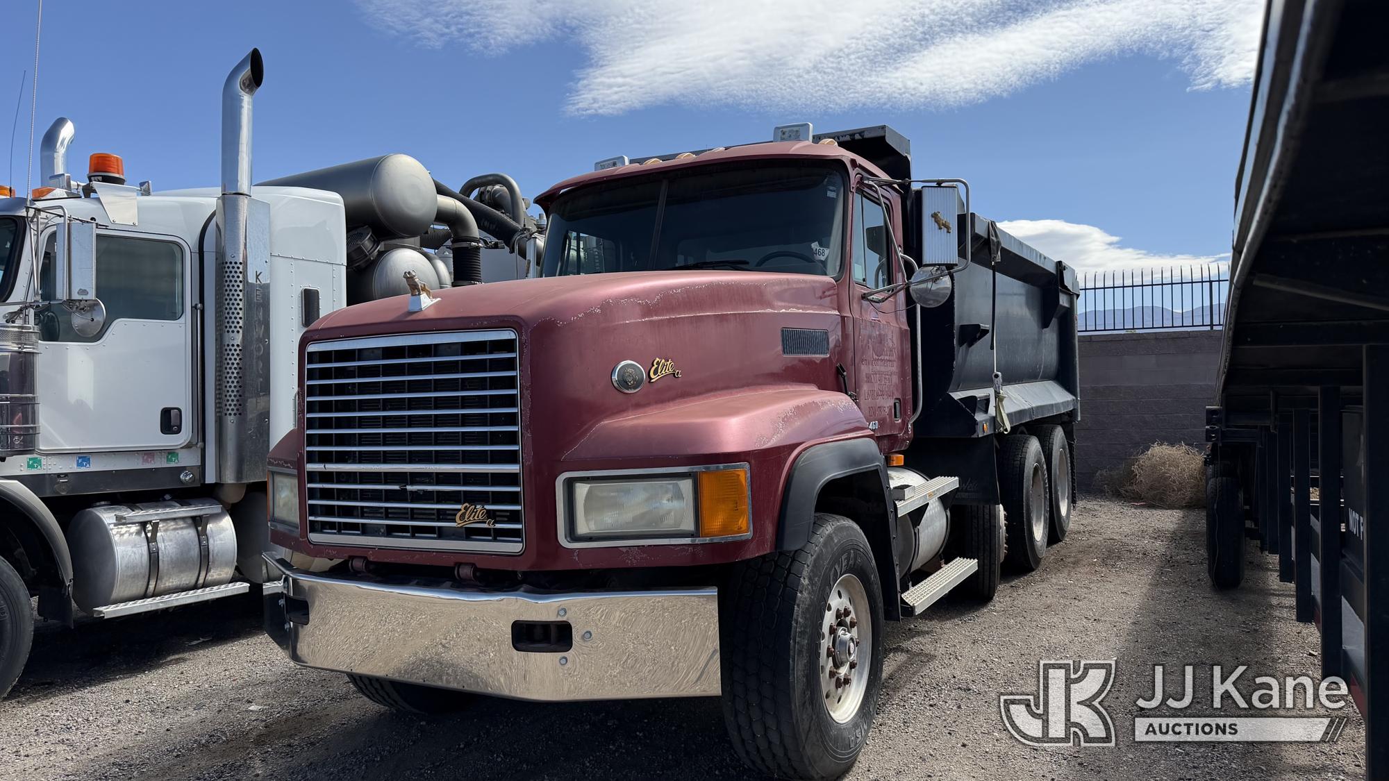 Photo of a 2000 Mack CL713