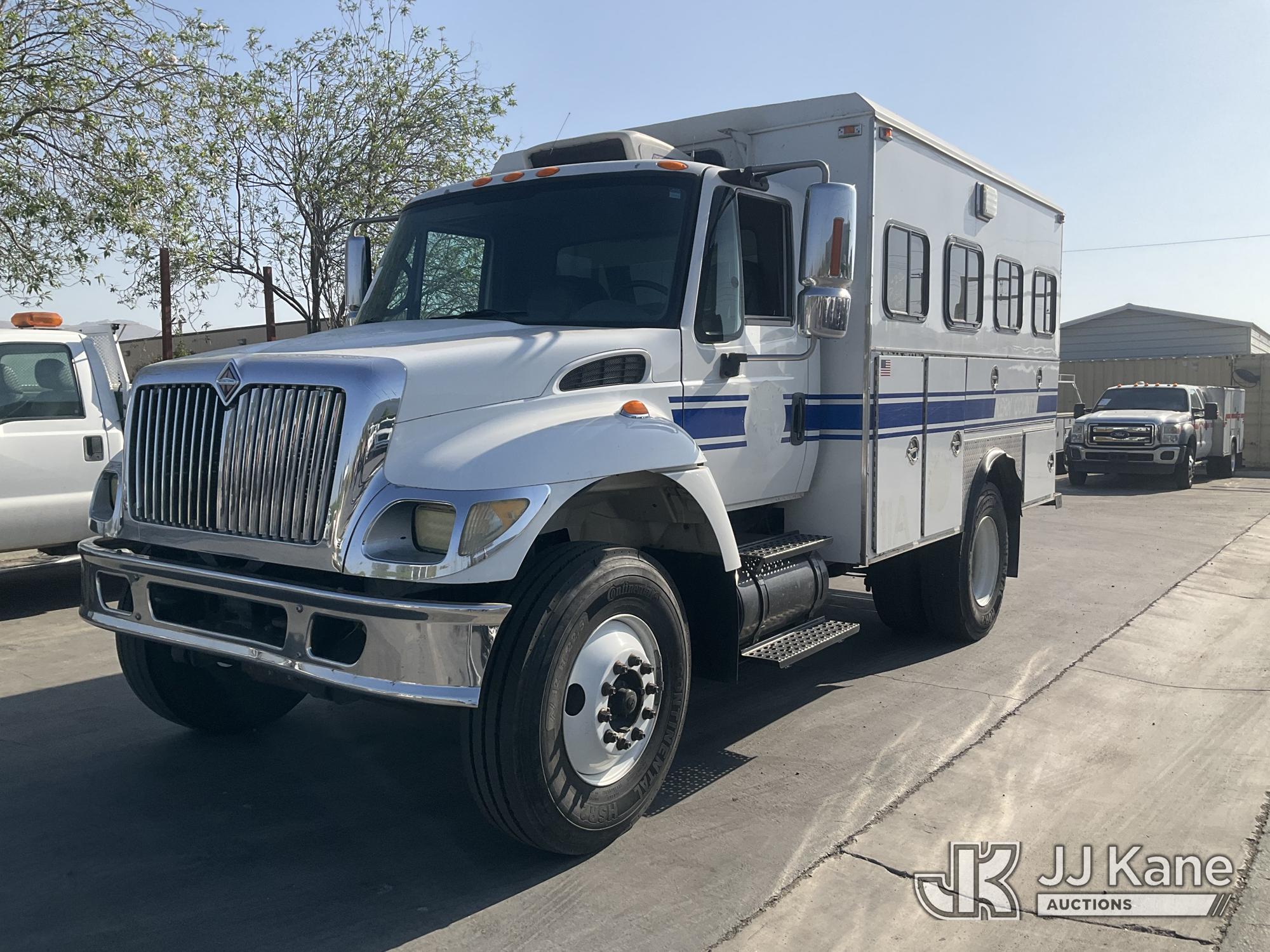 Photo of a 2003 International 7400