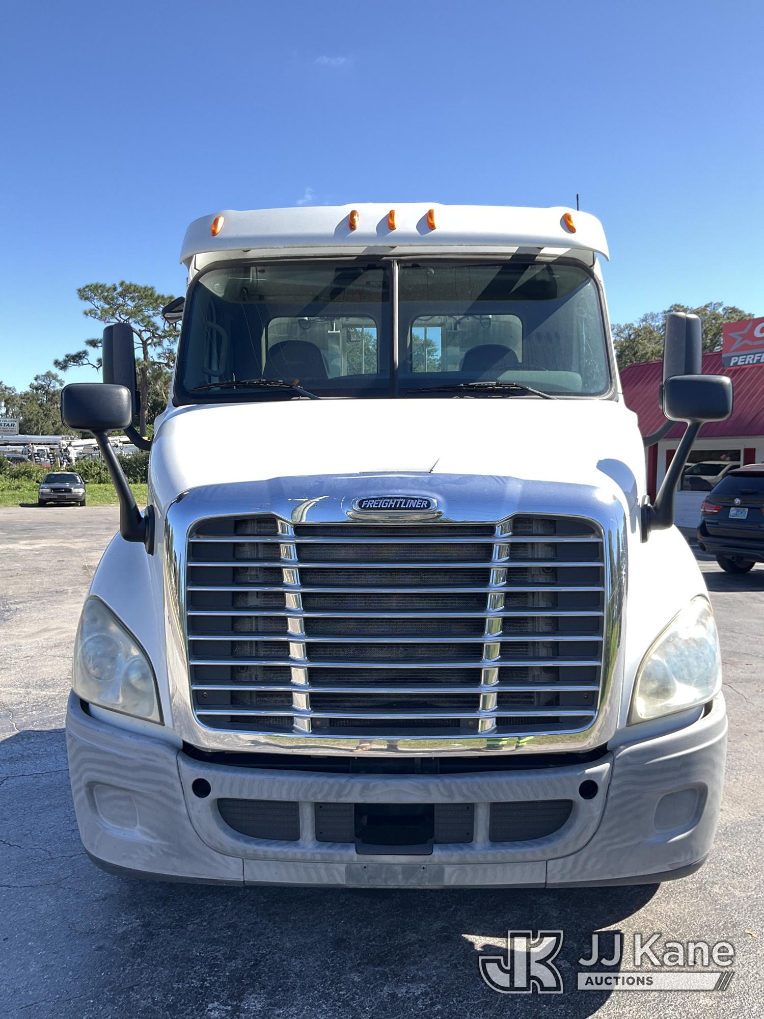 2014 Freightliner CASCADIA 113