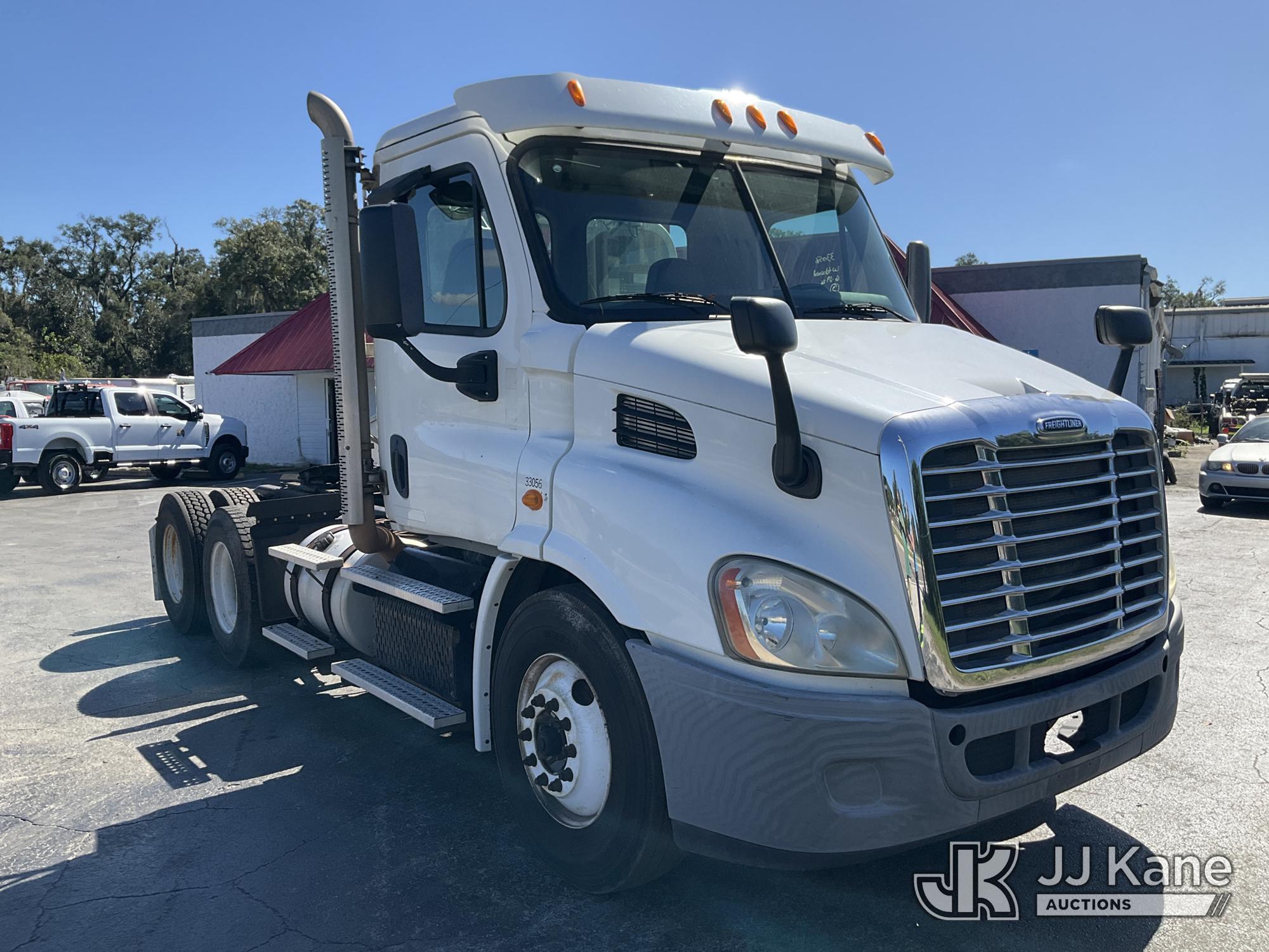 2014 Freightliner CASCADIA 113