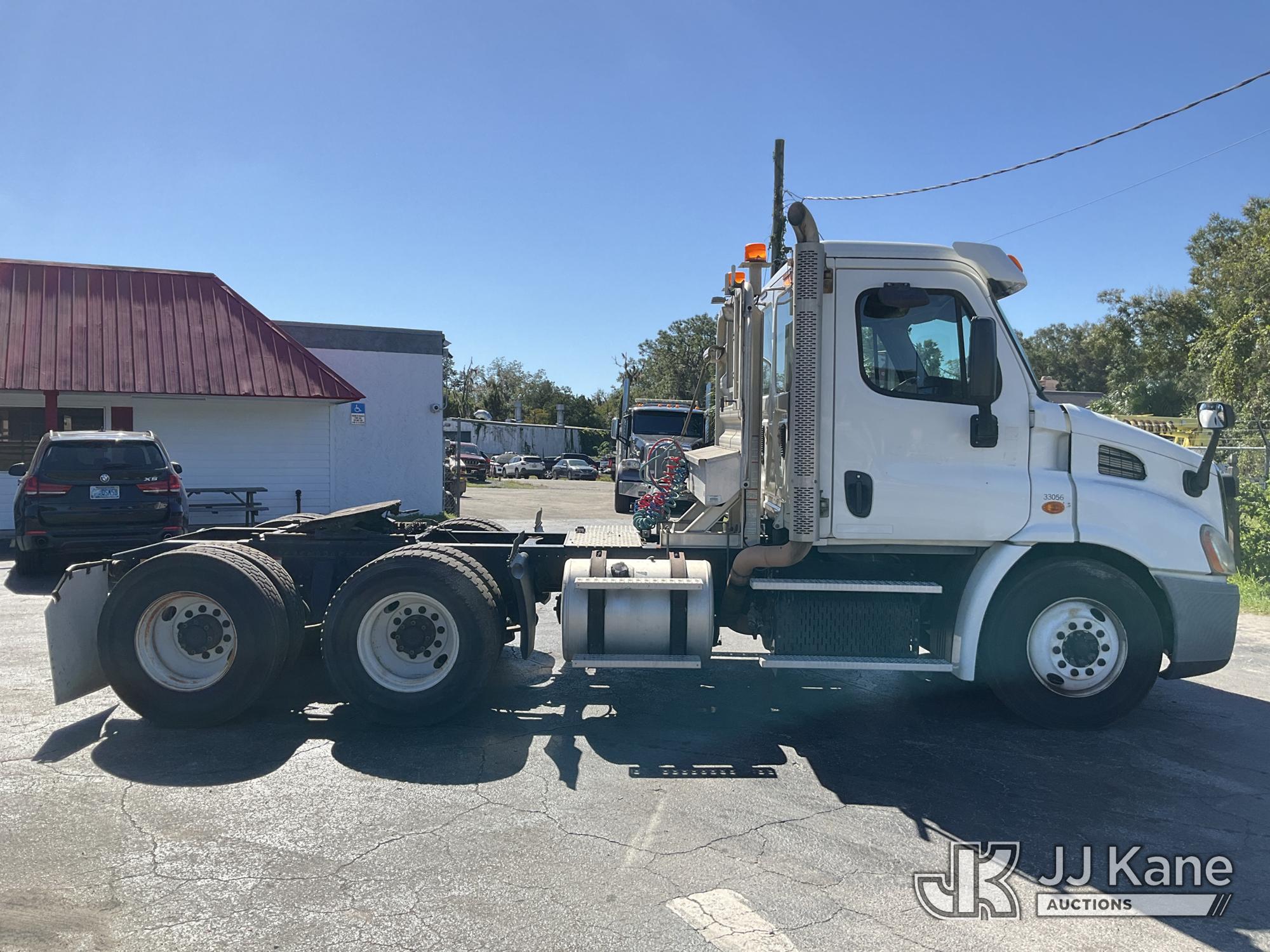 2014 Freightliner CASCADIA 113