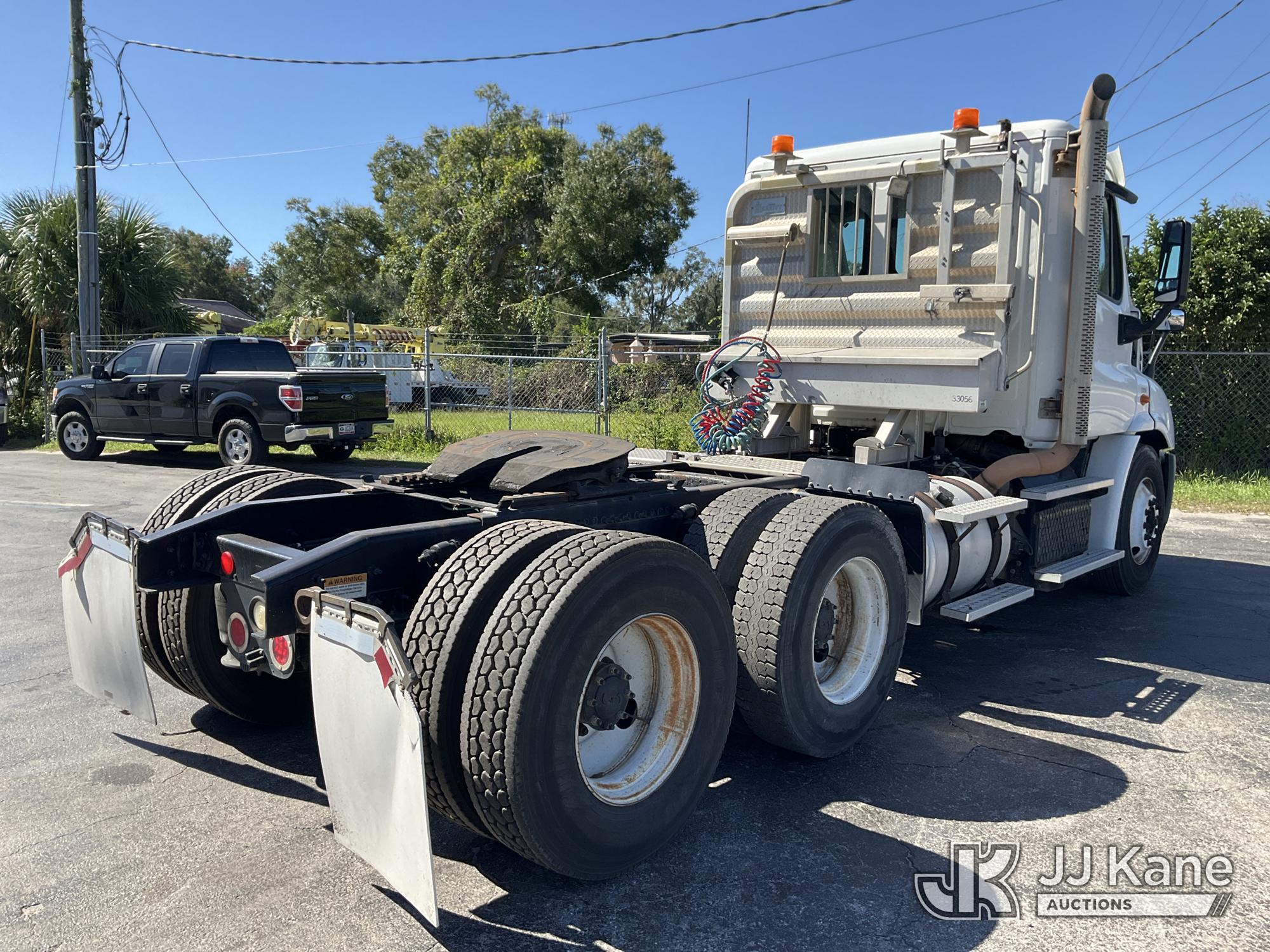 2014 Freightliner CASCADIA 113