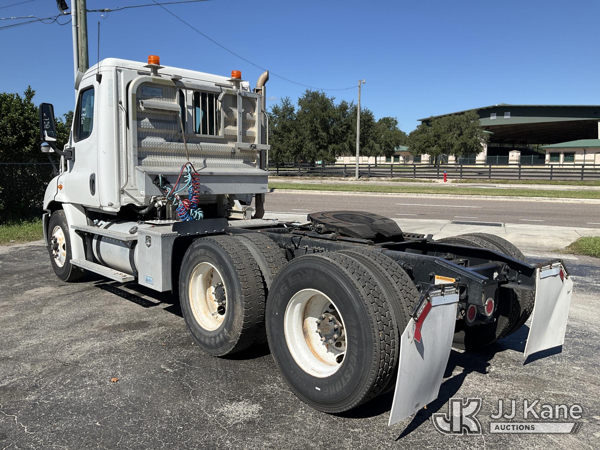 2014 Freightliner CASCADIA 113