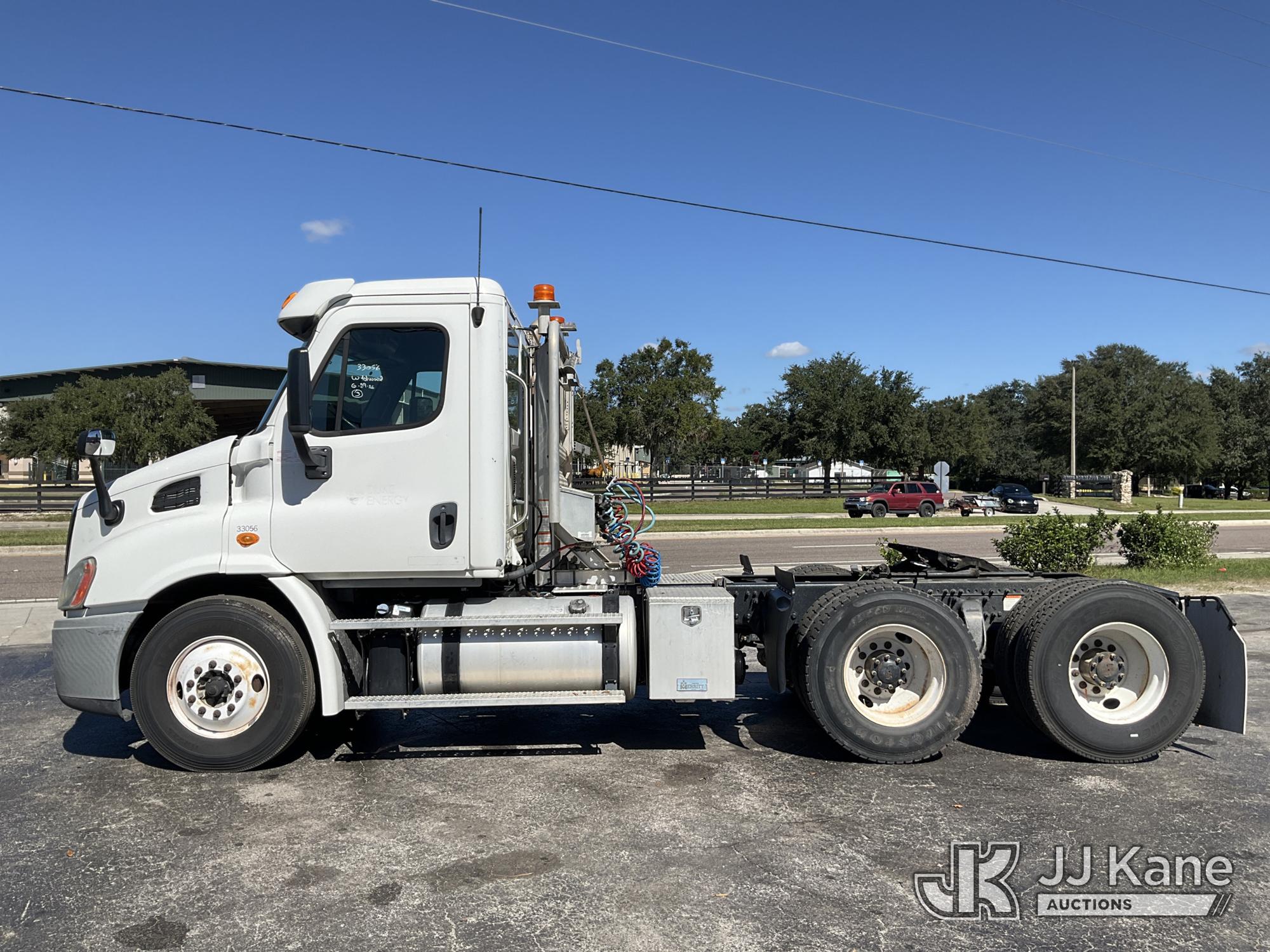2014 Freightliner CASCADIA 113