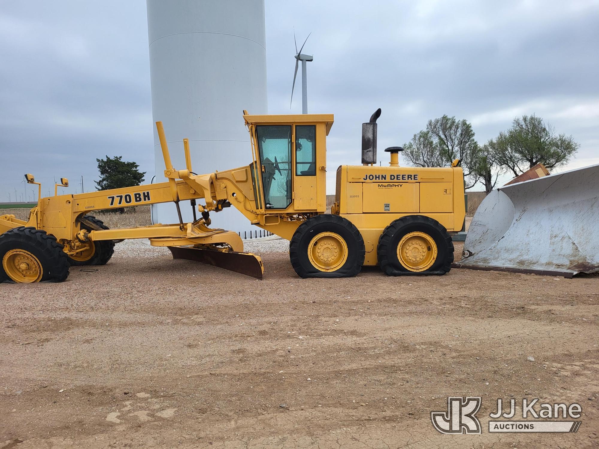 Photo of a 1989 John Deere 770BH