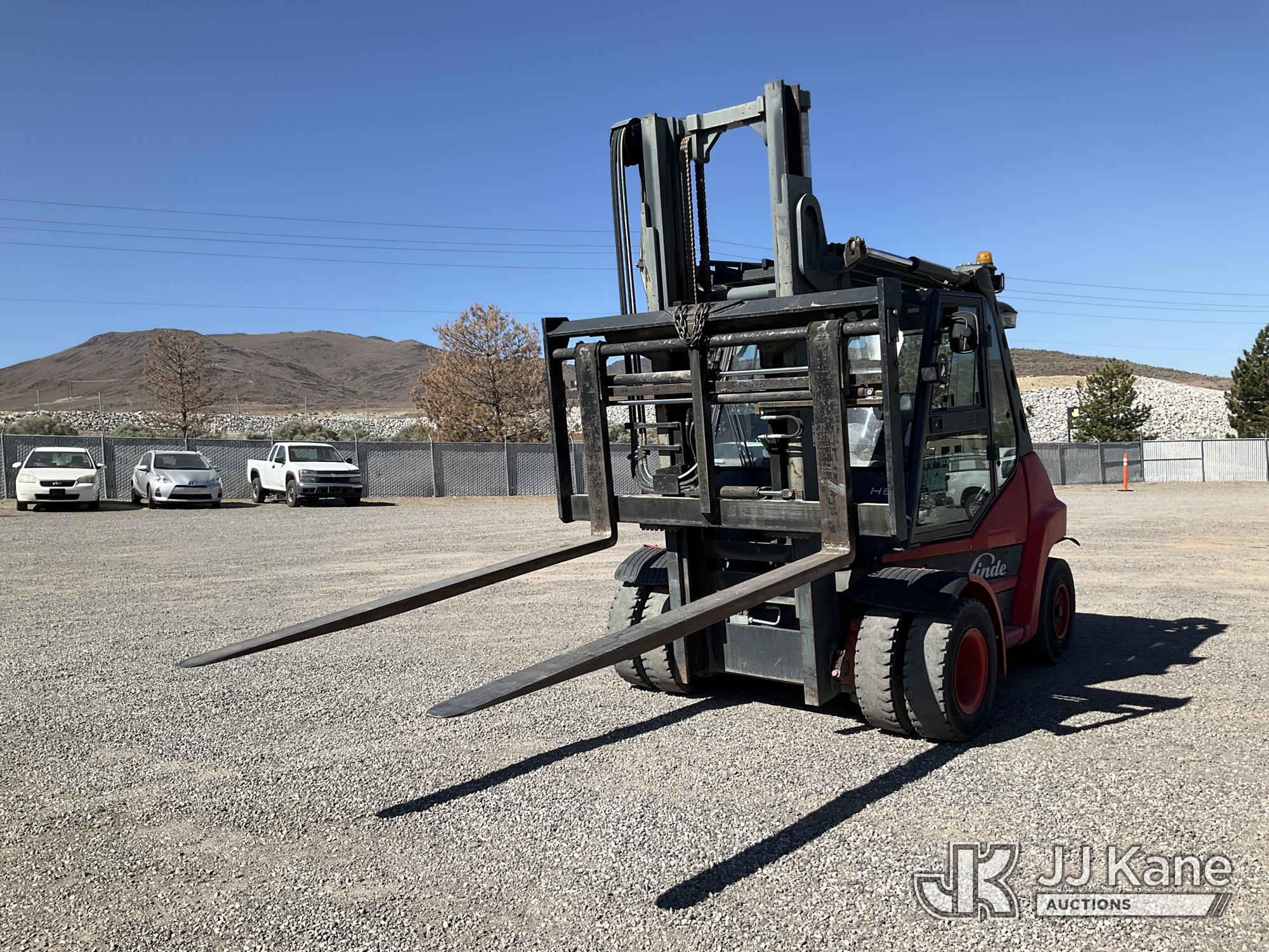 2012 Lindel H80D-396 Forklift, Key Specifications (Series 396 H80D): Capacity: 17,500 - 17,637 lbs (8,000 kg), Engine: Deutz TCD 4.1 L4 (4.1 L, 4-cylinder, diesel), Power: ~114 hp (85 kW) @ 2,200 rpm, Drive System: Hydrostatic drive, twin pedal control, Load Center: 24 inches or 600 mm (approx. depending on model variation), Weight: Approx. 27,000 - 35,000 lbs (depending on mast/cab configuration), Tires: Super elastic (SE) / Pneumatic options, Lifting Height: Various options; common configurations reach 6.5 meters (~21 ft) to over 20+ ft, Dimensions: Width: ~88 inches (2232 mm), Turning Radius: ~125 inches (3060 mm), Length to Fork Face: Varies, ~133+ inches
