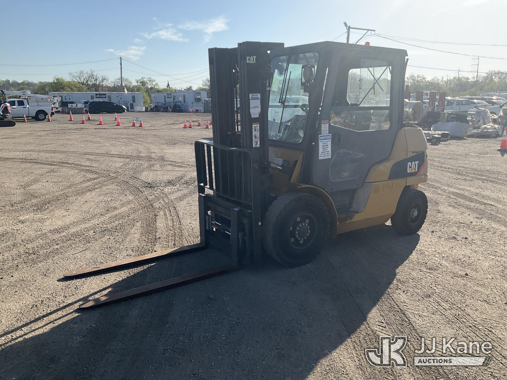 Photo of a  Caterpillar P8000