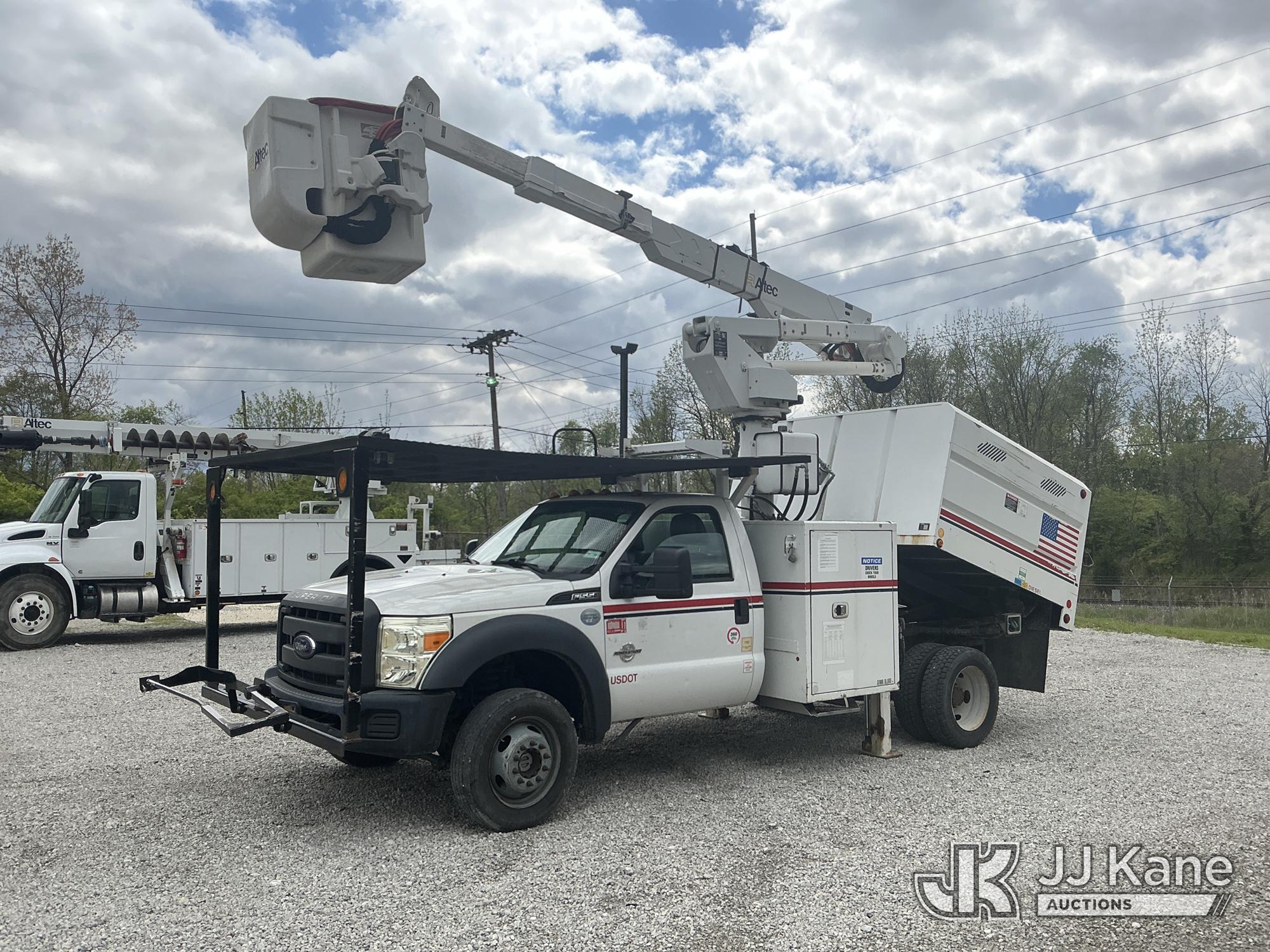 Altec AT37G, Articulating & Telescopic Bucket mounted behind cab on 2015 Ford F-550 4x4 Chipper Dump Truck