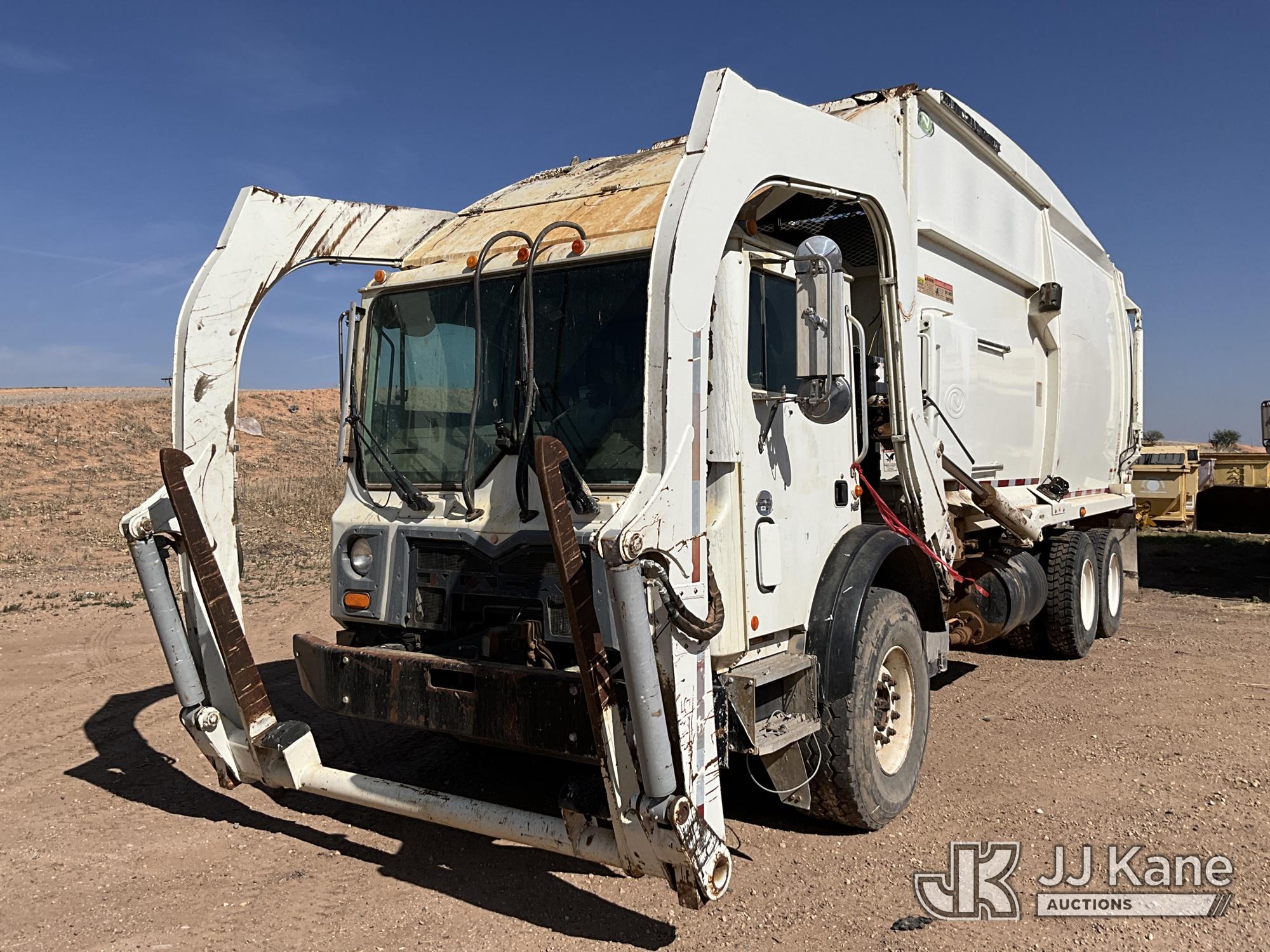 Photo of a 2016 Mack MRU600